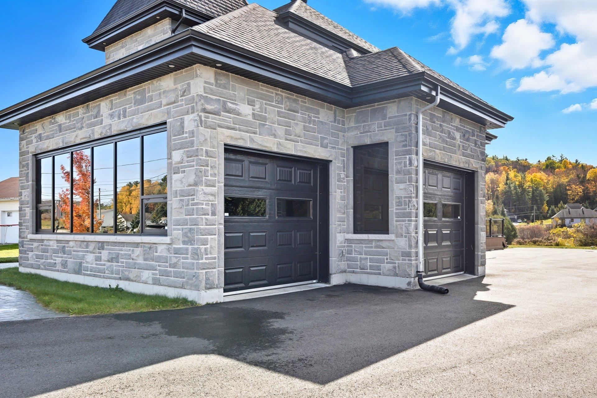 









69


Ch. des Bâtisseurs

,
Val-des-Monts,




QC
J8N7C4

