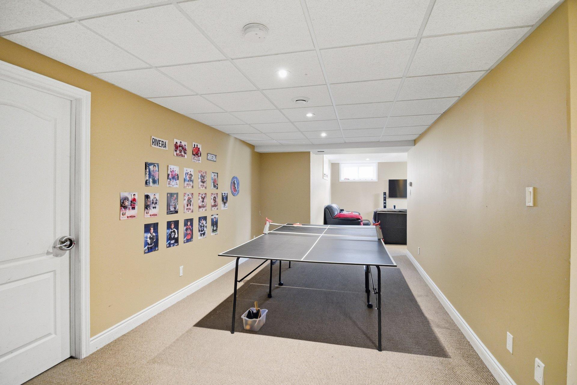 









69


Ch. des Bâtisseurs

,
Val-des-Monts,




QC
J8N7C4

