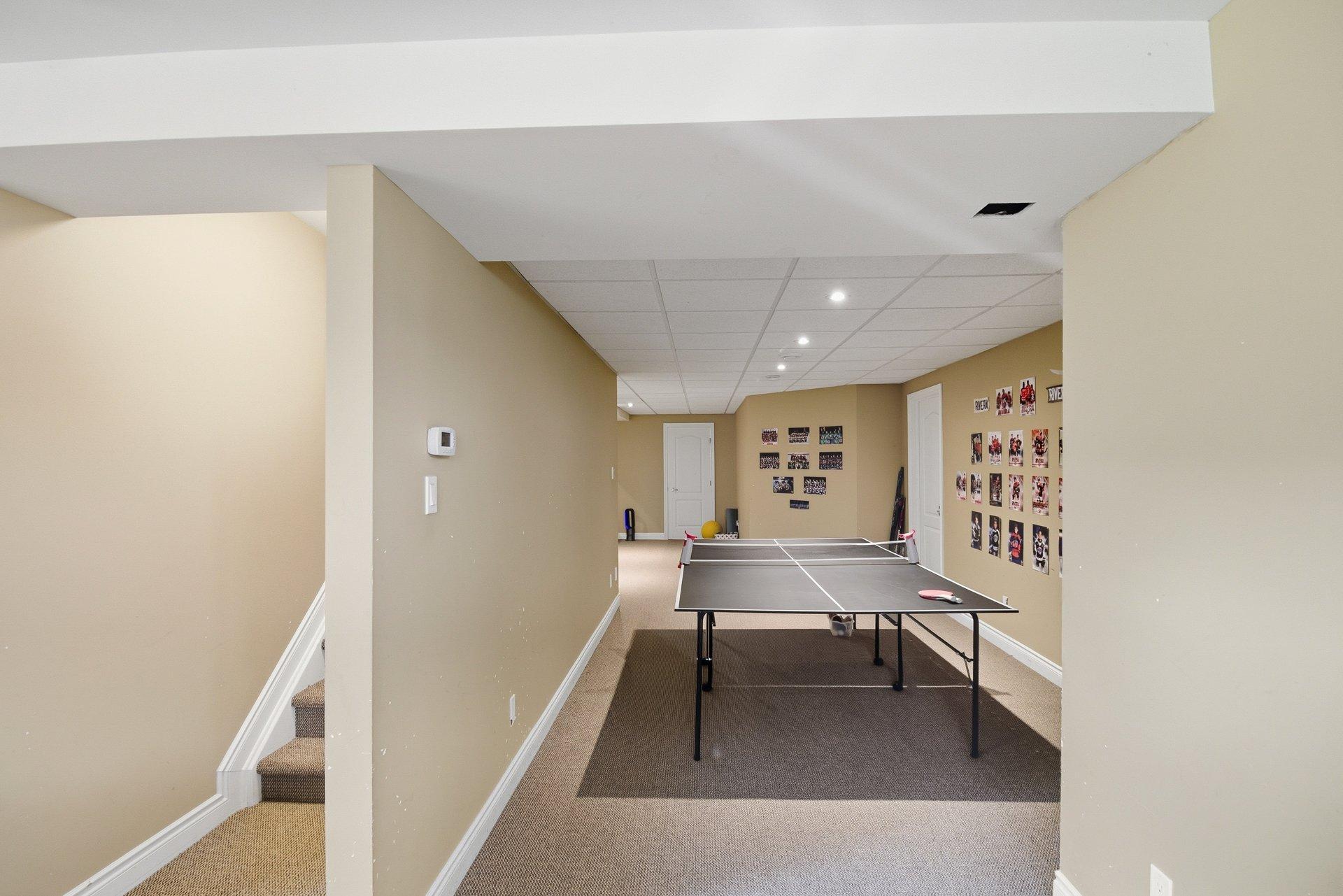 









69


Ch. des Bâtisseurs

,
Val-des-Monts,




QC
J8N7C4

