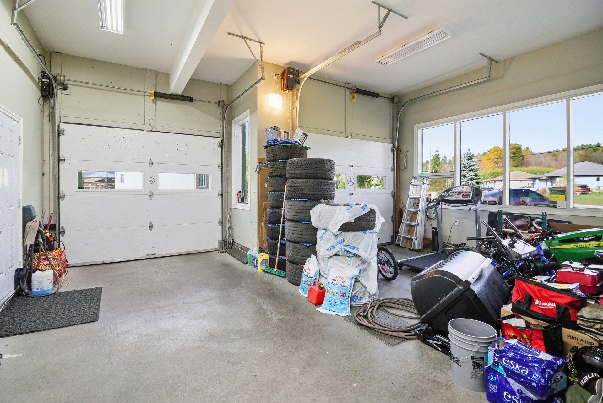 









69


Ch. des Bâtisseurs

,
Val-des-Monts,




QC
J8N7C4


