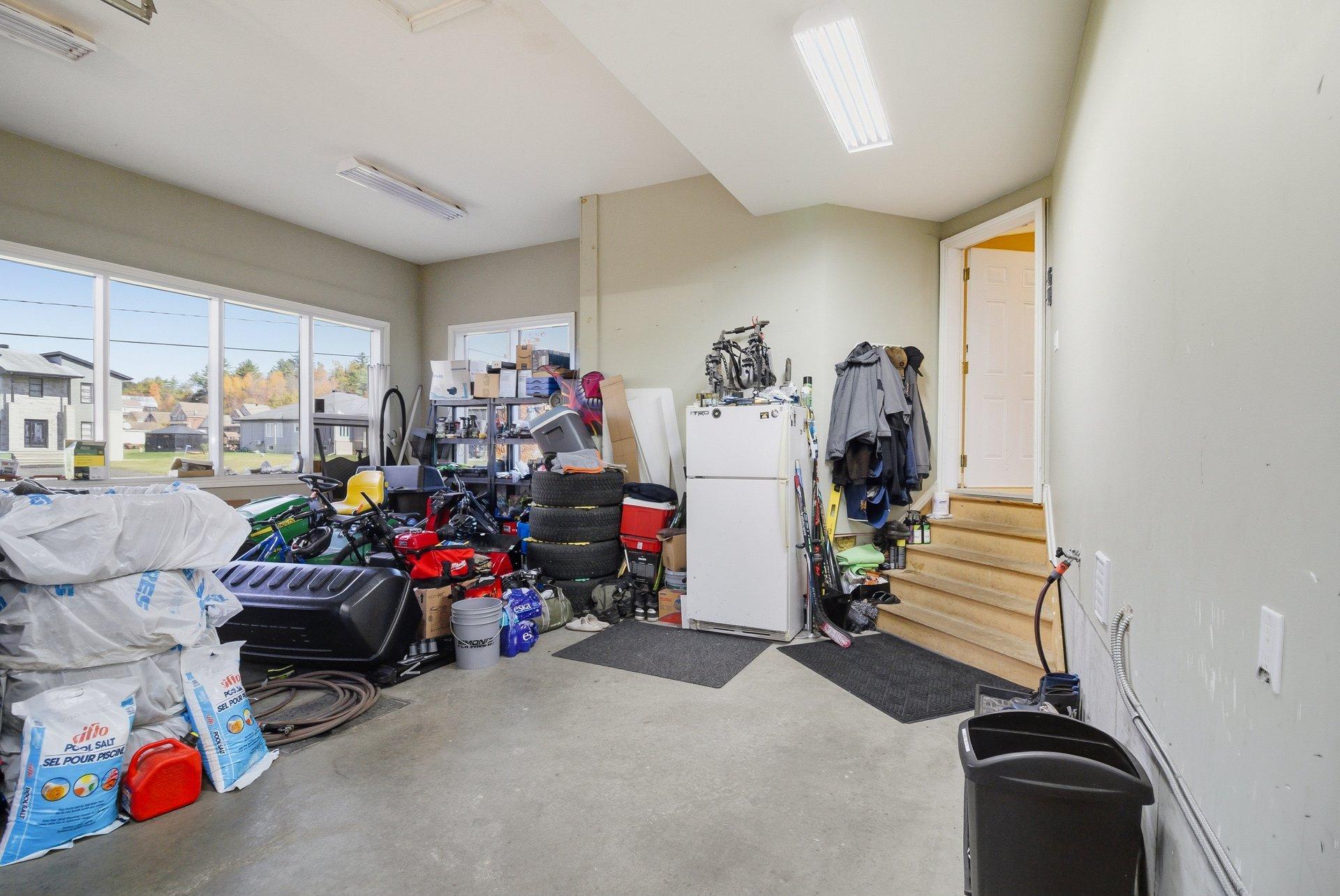 









69


Ch. des Bâtisseurs

,
Val-des-Monts,




QC
J8N7C4

