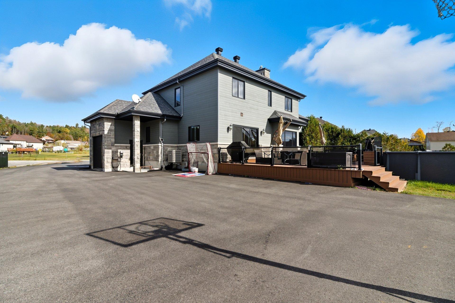 









69


Ch. des Bâtisseurs

,
Val-des-Monts,




QC
J8N7C4

