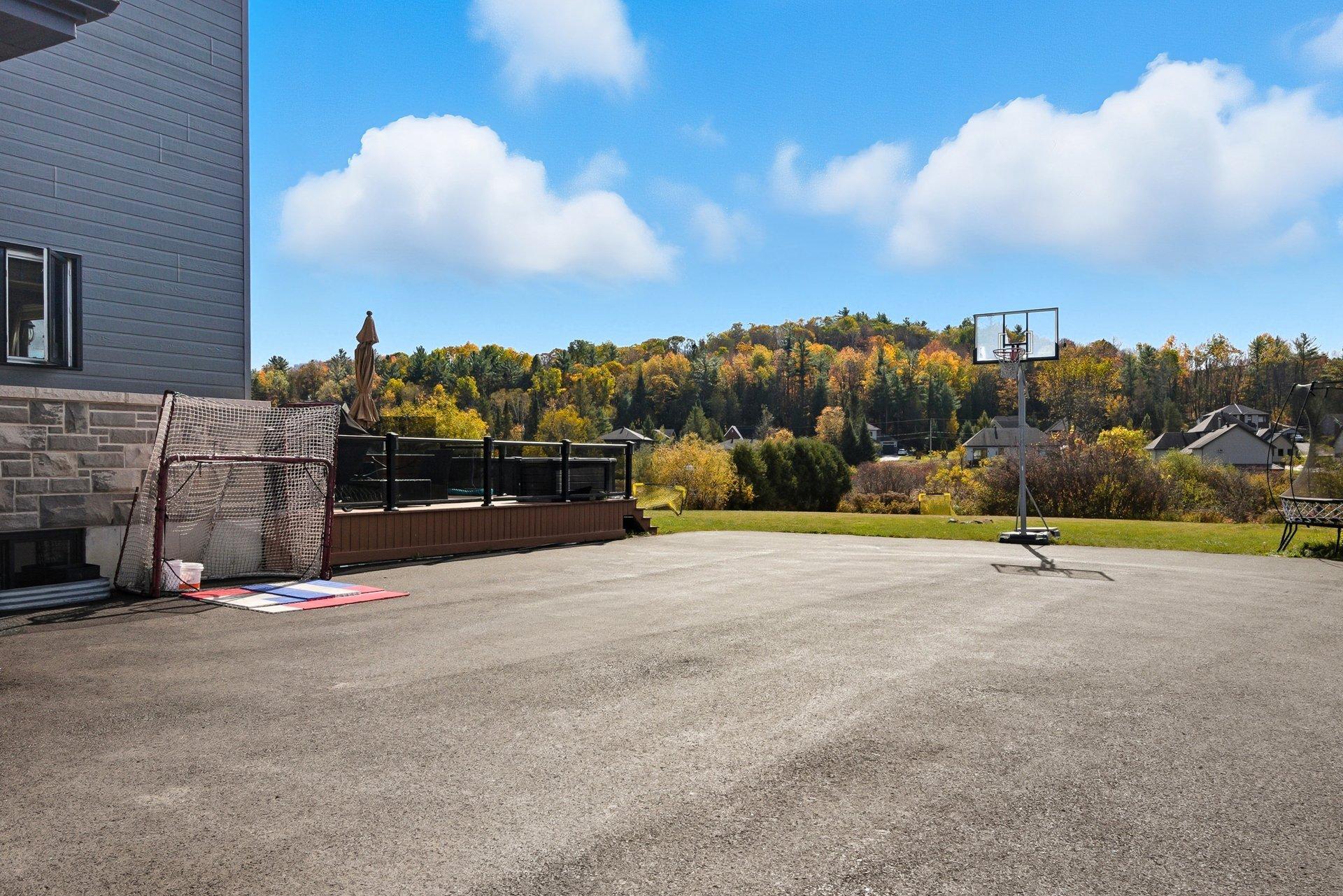 









69


Ch. des Bâtisseurs

,
Val-des-Monts,




QC
J8N7C4

