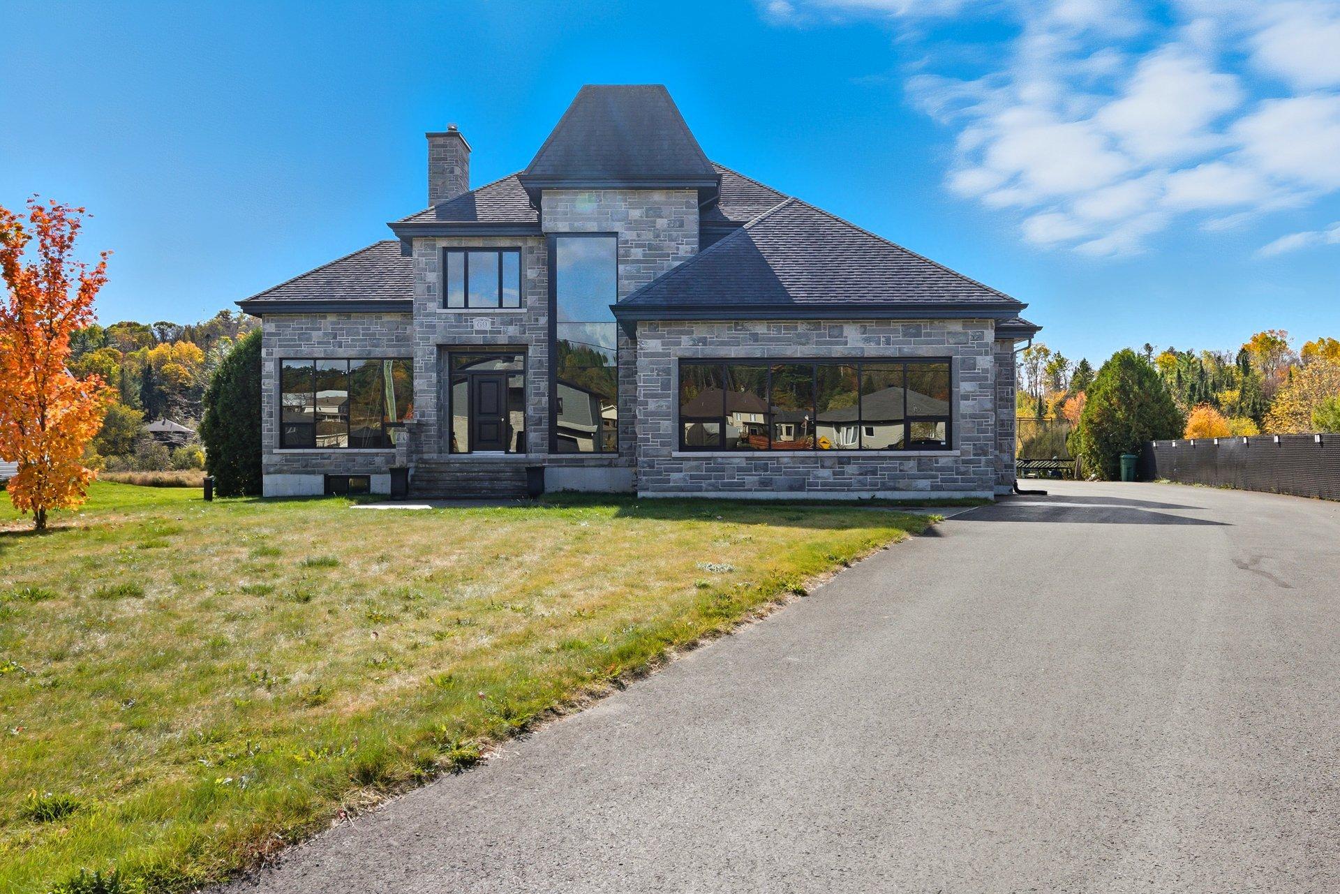 









69


Ch. des Bâtisseurs

,
Val-des-Monts,




QC
J8N7C4

