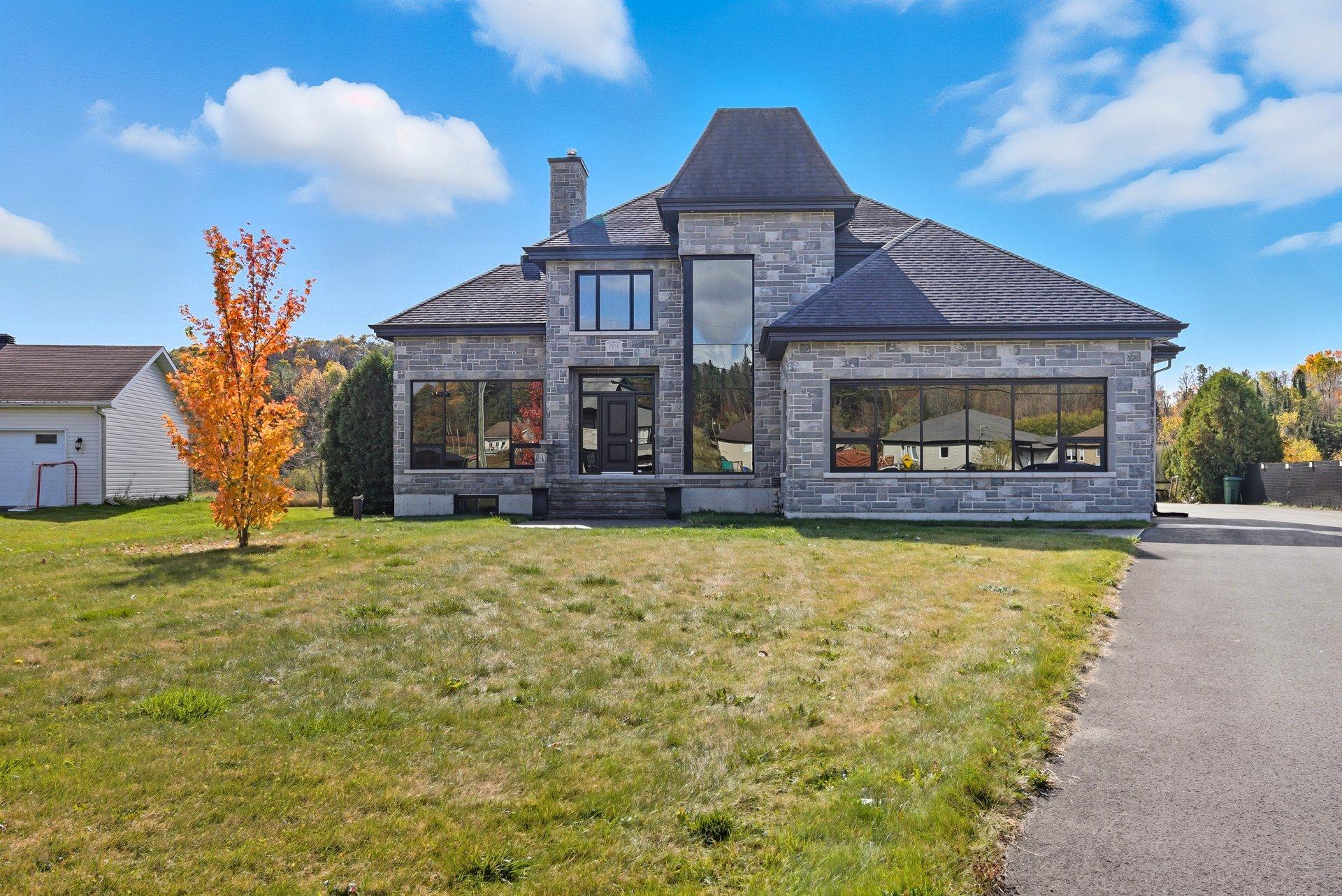 









69


Ch. des Bâtisseurs

,
Val-des-Monts,




QC
J8N7C4

