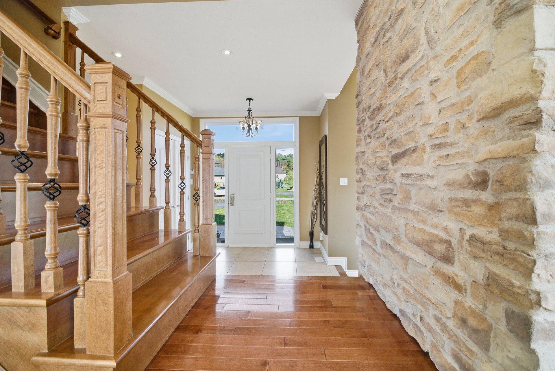 









69


Ch. des Bâtisseurs

,
Val-des-Monts,




QC
J8N7C4


