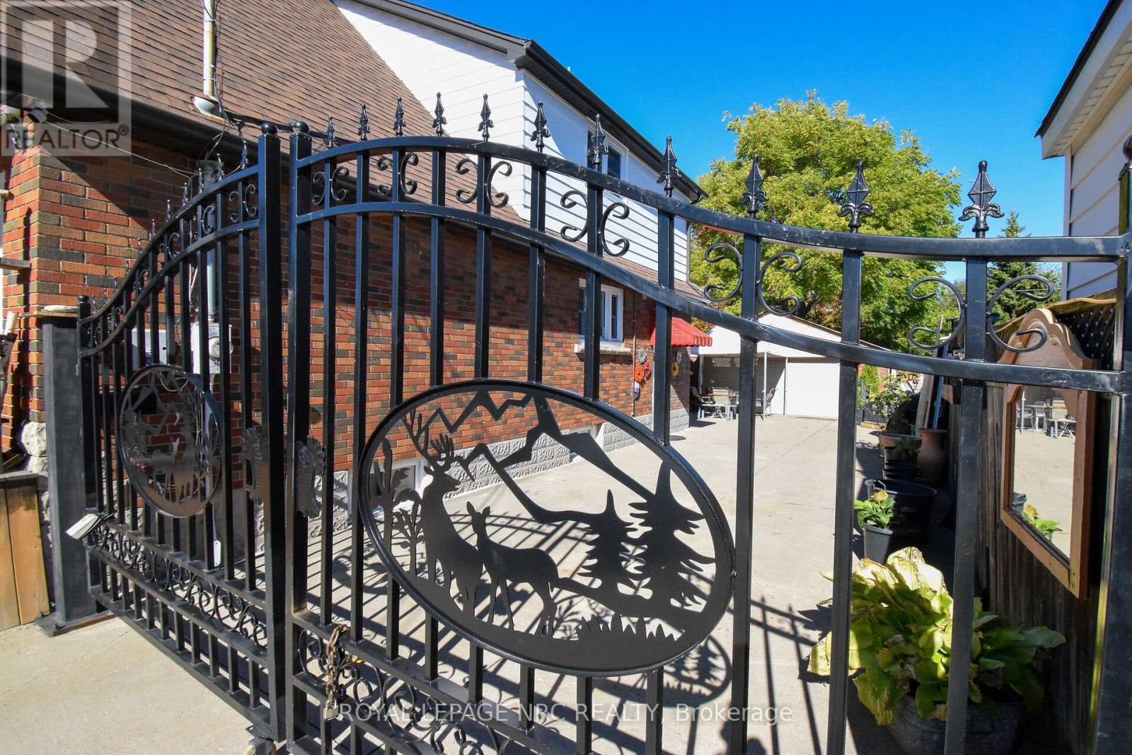 












5367 KITCHENER STREET

,
Niagara Falls (Clifton Hill),




Ontario
L2G1B6

