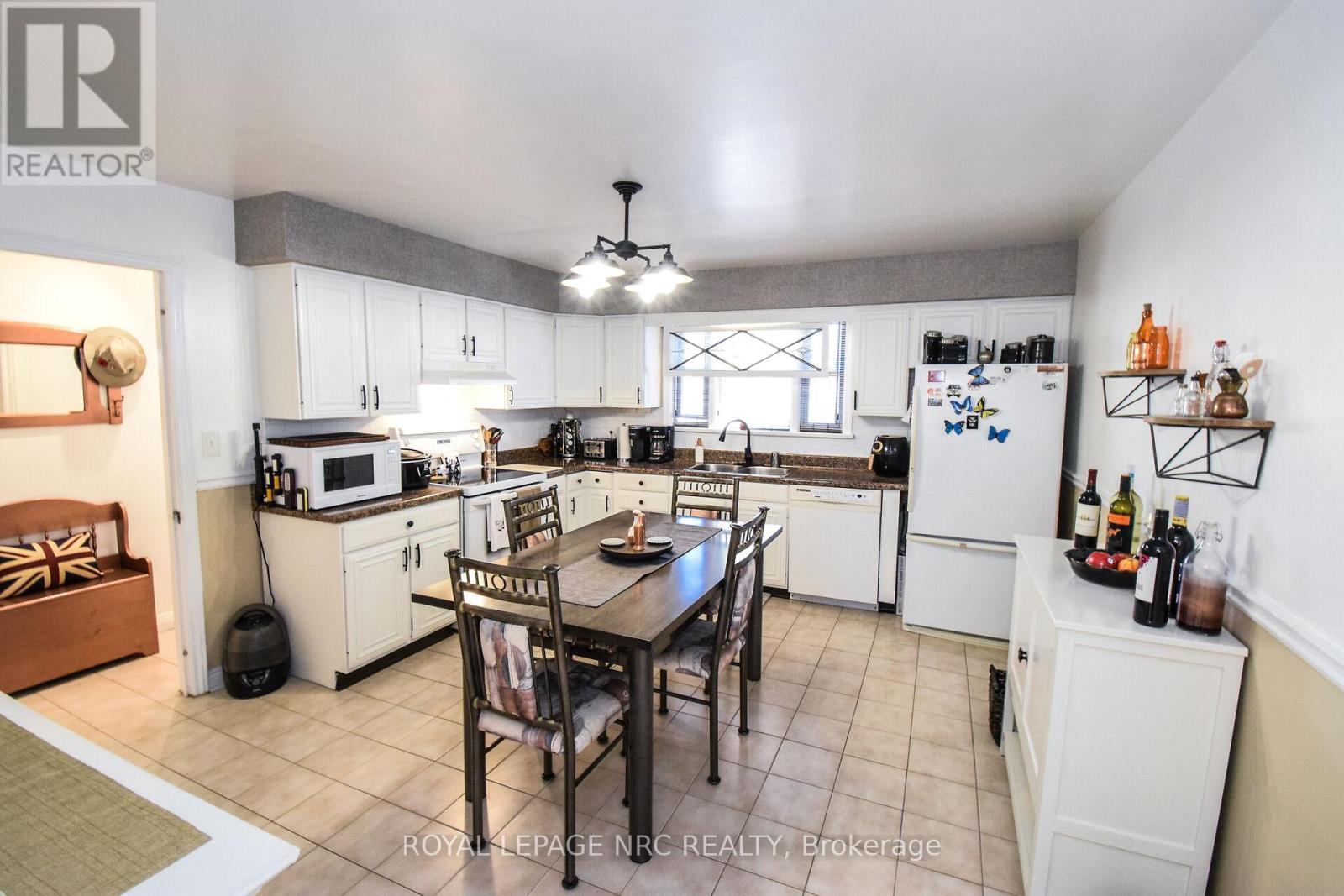 












5367 KITCHENER STREET

,
Niagara Falls (Clifton Hill),




Ontario
L2G1B6

