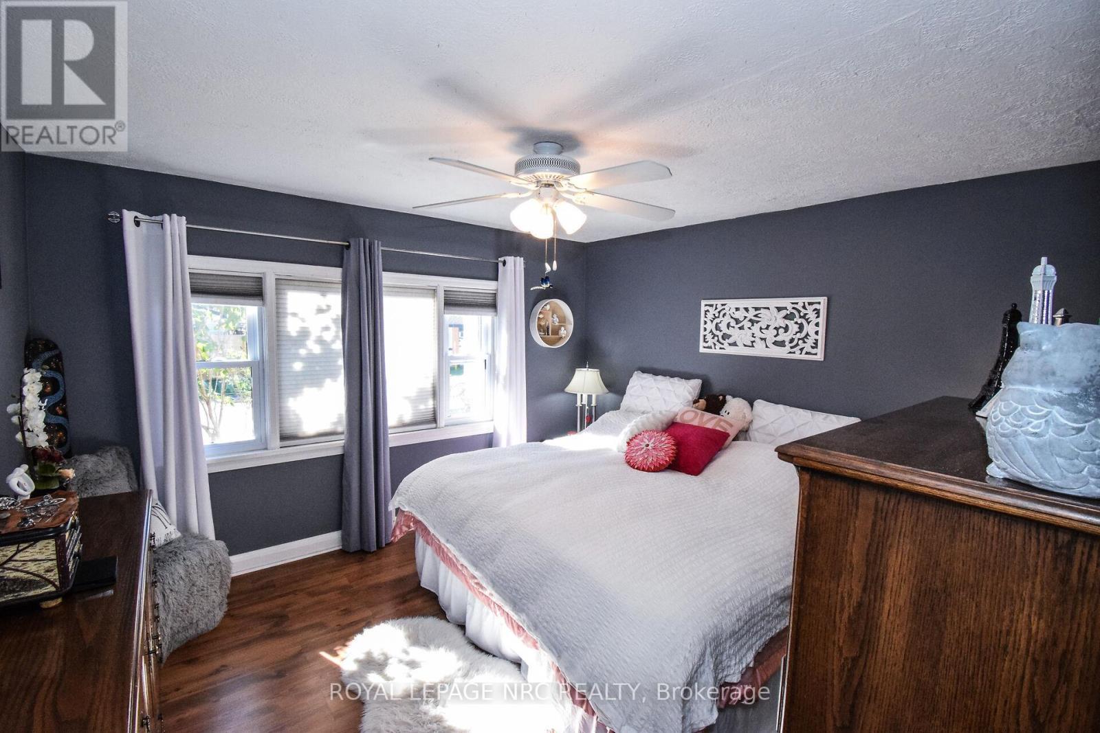 












5367 KITCHENER STREET

,
Niagara Falls (Clifton Hill),




Ontario
L2G1B6

