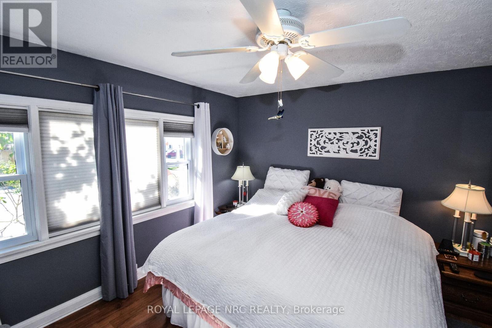 












5367 KITCHENER STREET

,
Niagara Falls (Clifton Hill),




Ontario
L2G1B6

