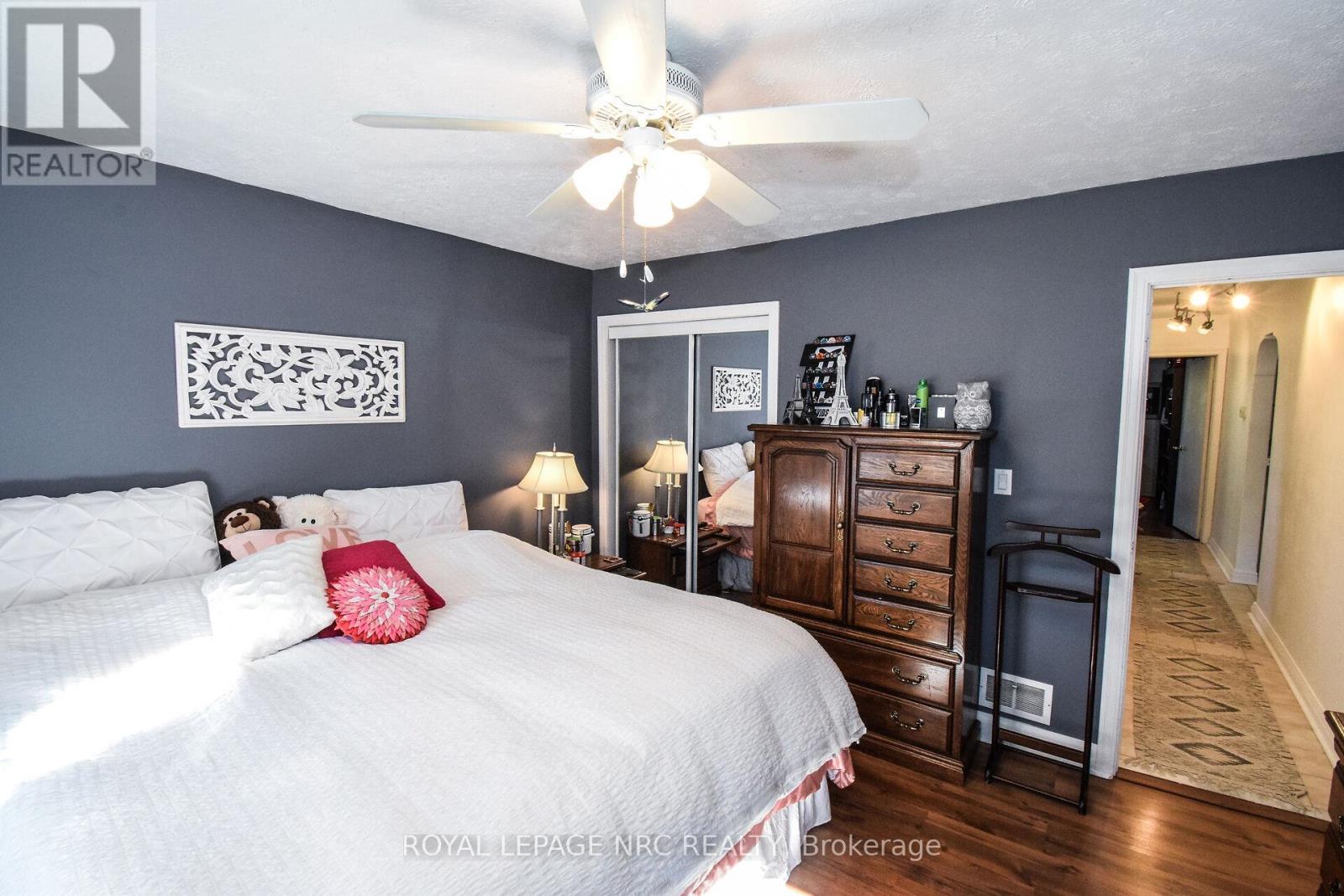 












5367 KITCHENER STREET

,
Niagara Falls (Clifton Hill),




Ontario
L2G1B6

