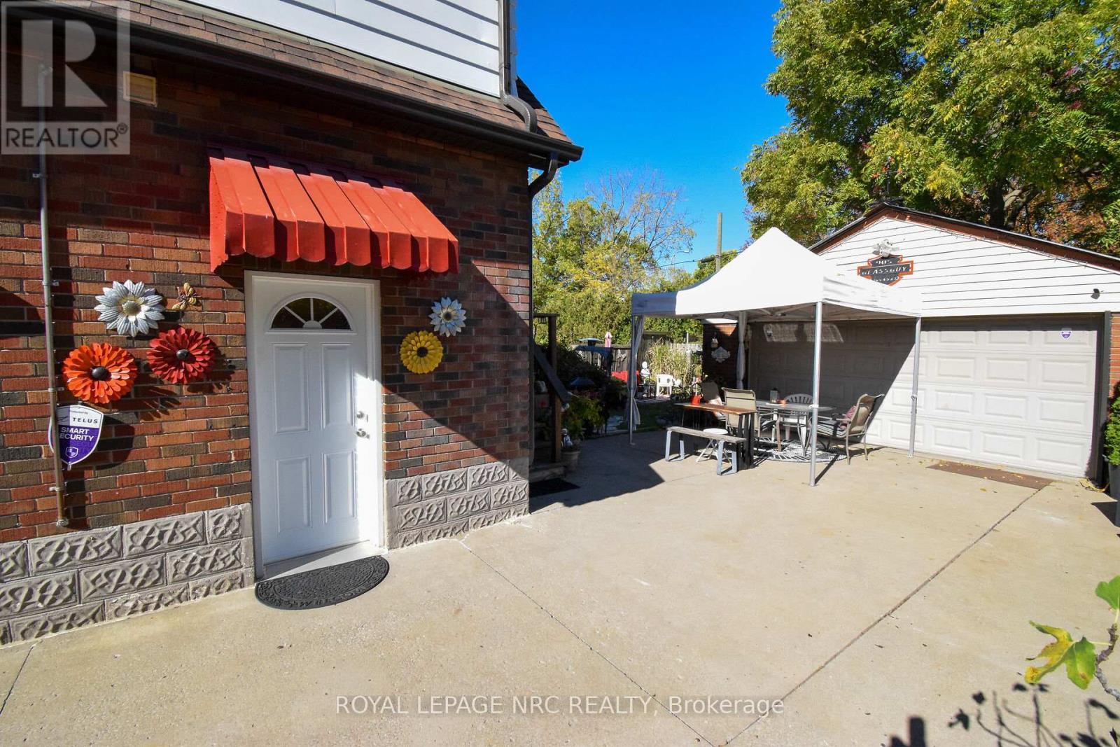 












5367 KITCHENER STREET

,
Niagara Falls (Clifton Hill),




Ontario
L2G1B6

