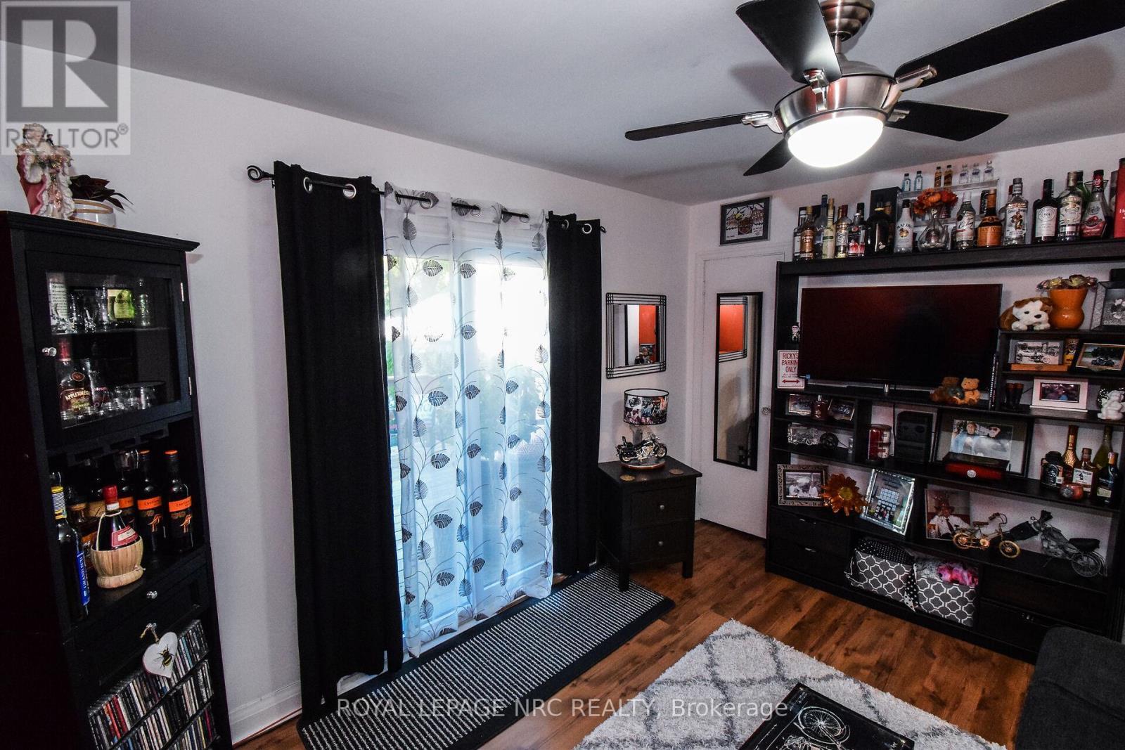 












5367 KITCHENER STREET

,
Niagara Falls (Clifton Hill),




Ontario
L2G1B6

