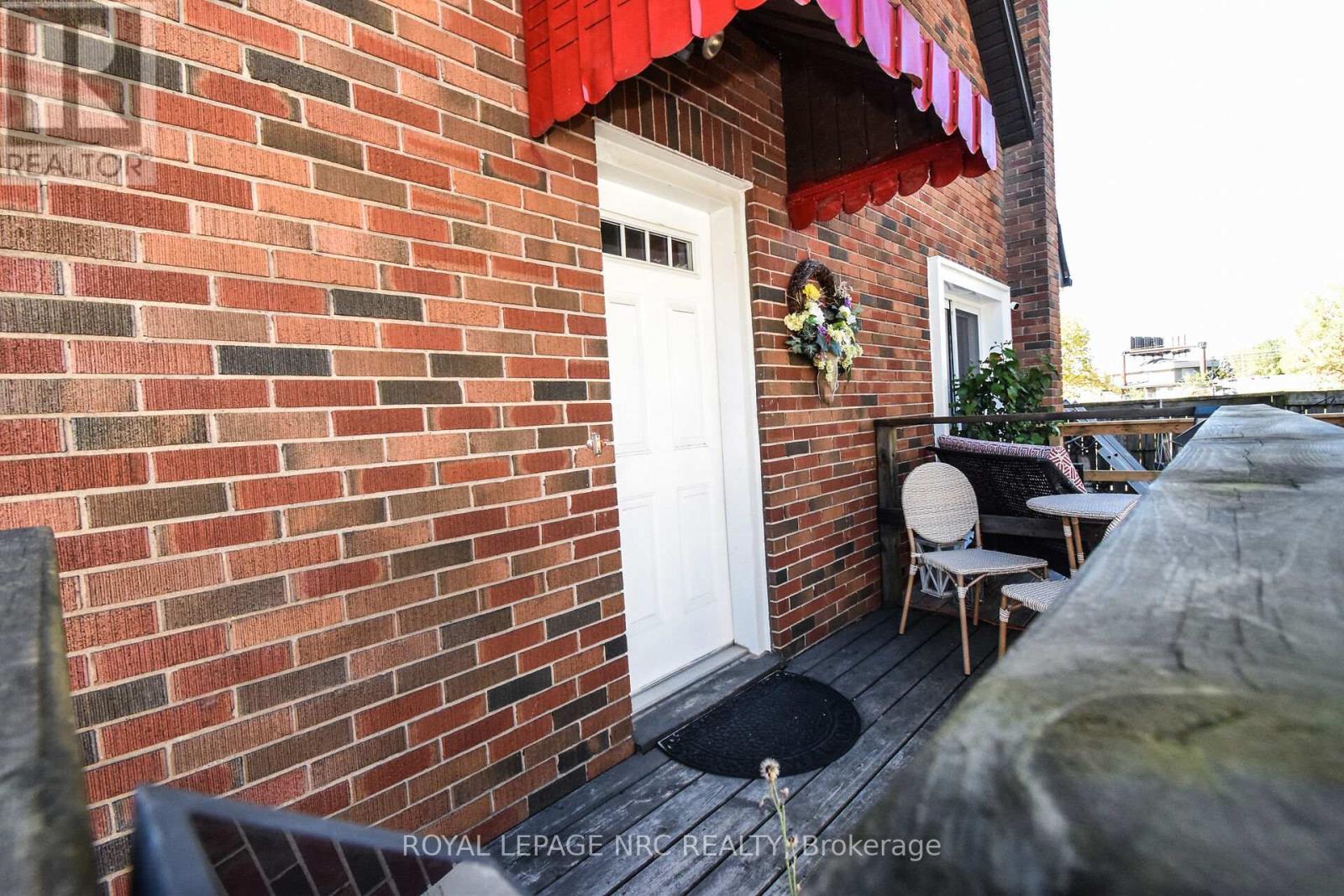 












5367 KITCHENER STREET

,
Niagara Falls (Clifton Hill),




Ontario
L2G1B6

