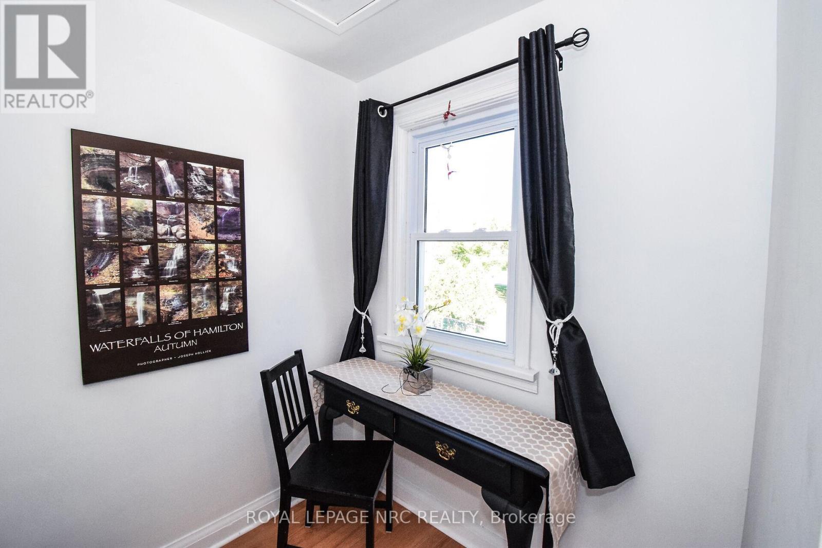 












5367 KITCHENER STREET

,
Niagara Falls (Clifton Hill),




Ontario
L2G1B6

