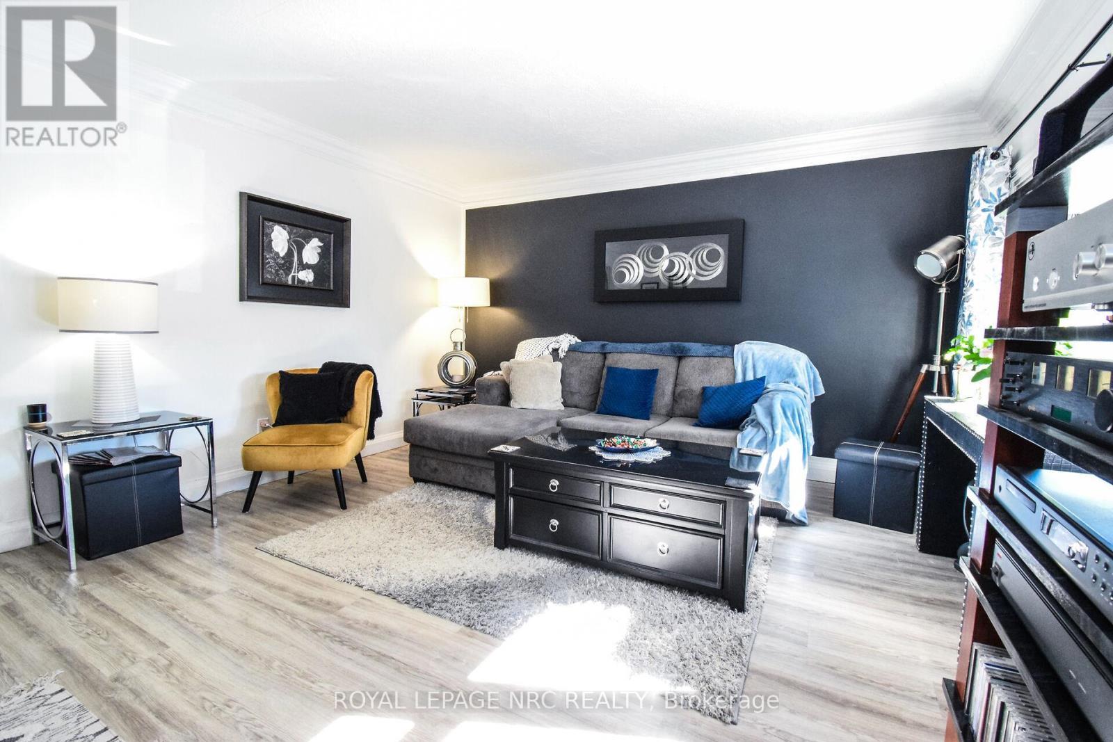 












5367 KITCHENER STREET

,
Niagara Falls (Clifton Hill),




Ontario
L2G1B6

