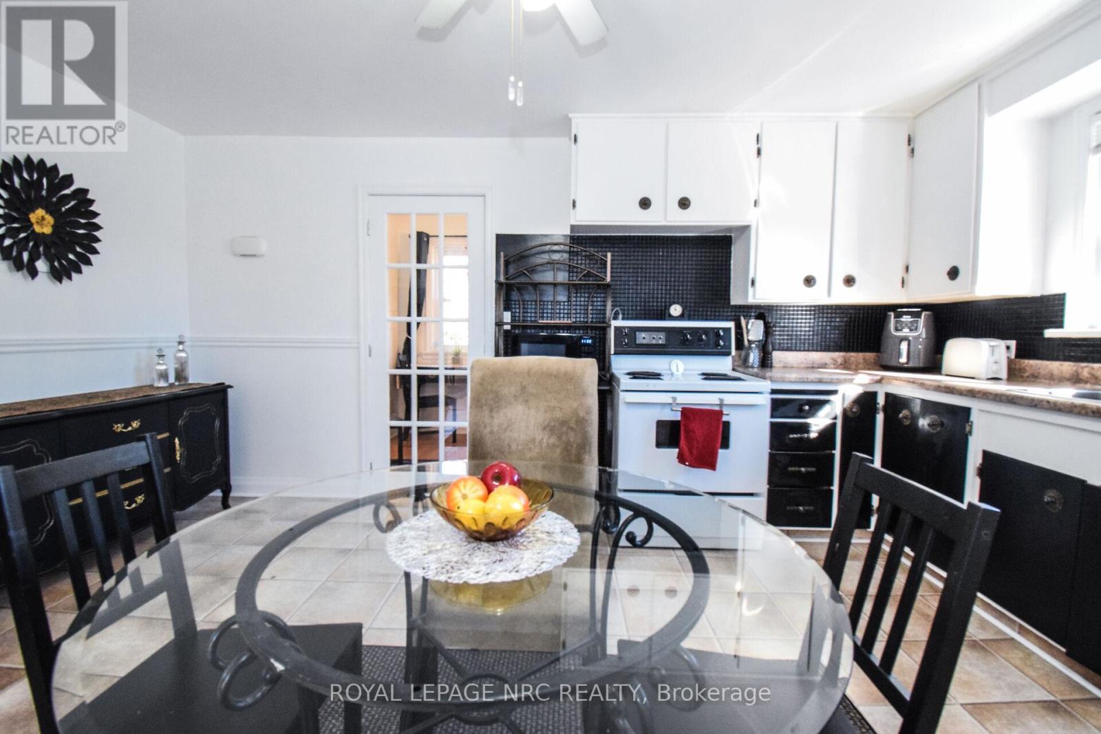 












5367 KITCHENER STREET

,
Niagara Falls (Clifton Hill),




Ontario
L2G1B6

