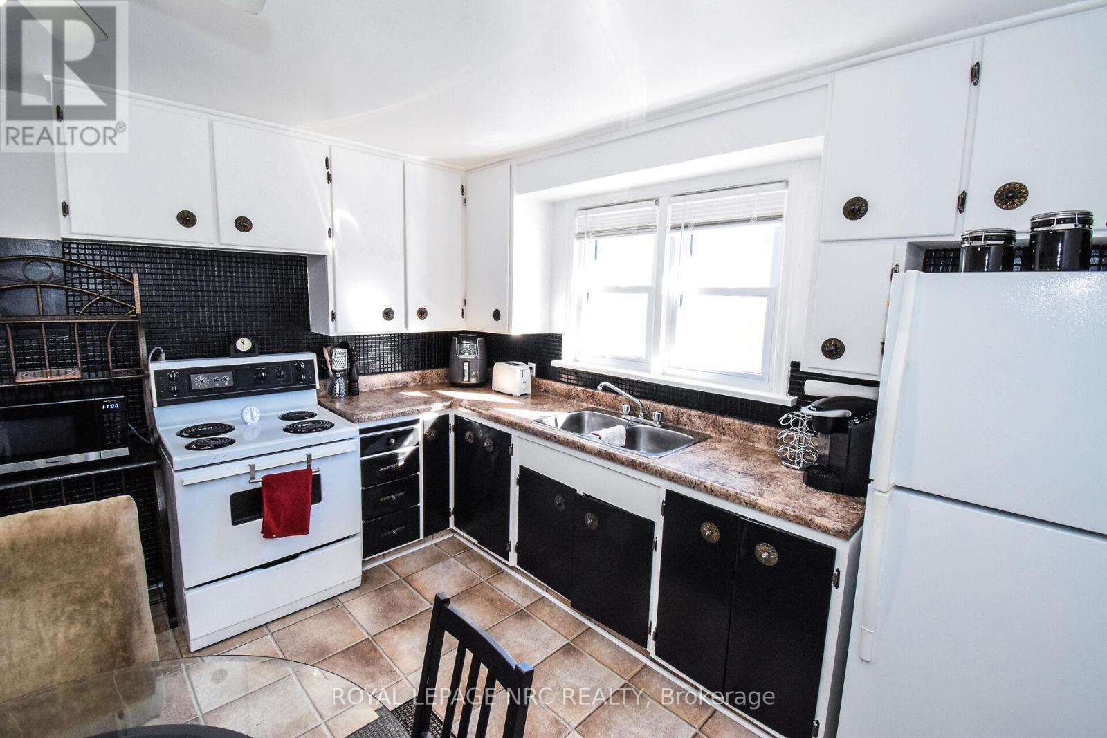 












5367 KITCHENER STREET

,
Niagara Falls (Clifton Hill),




Ontario
L2G1B6

