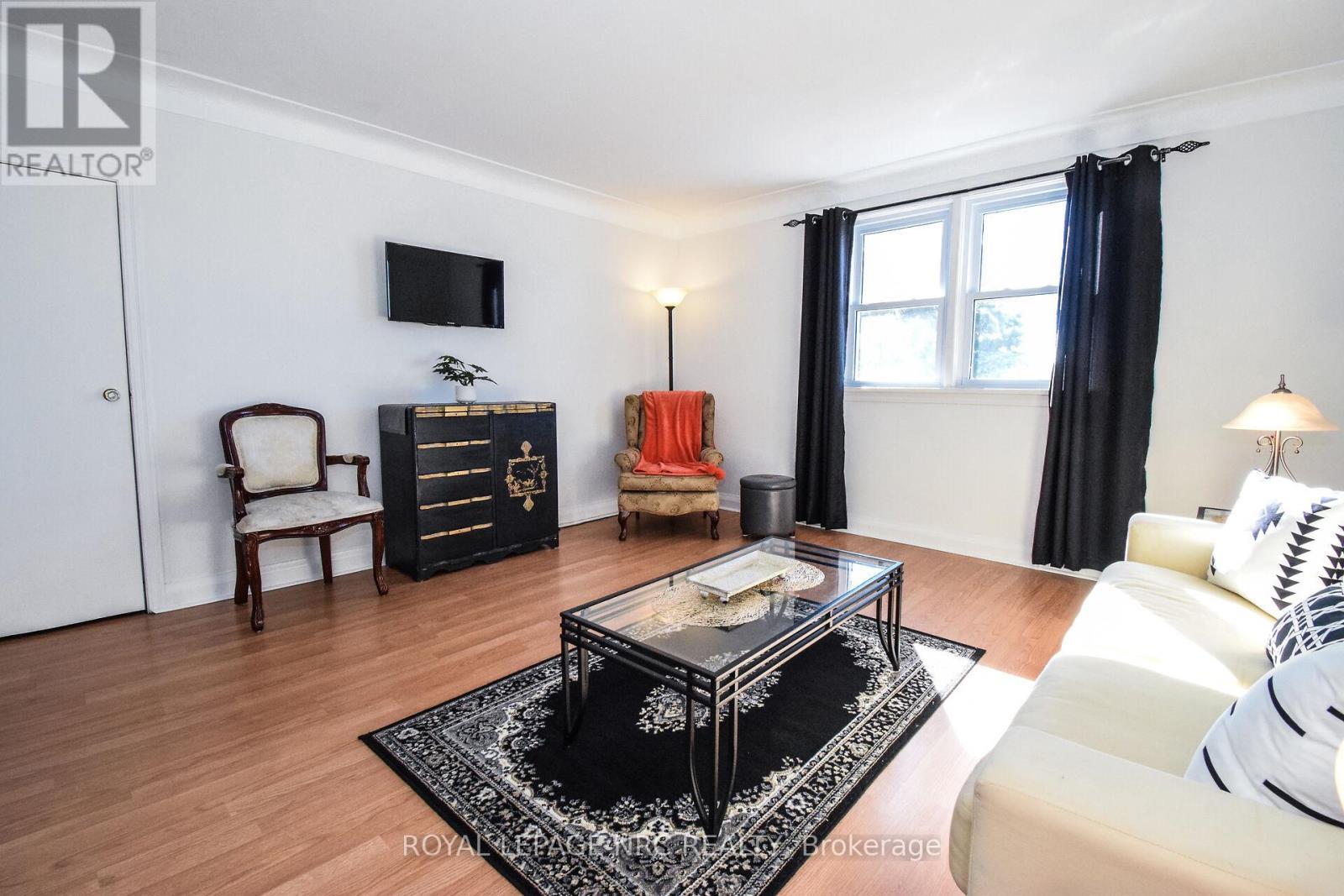 












5367 KITCHENER STREET

,
Niagara Falls (Clifton Hill),




Ontario
L2G1B6

