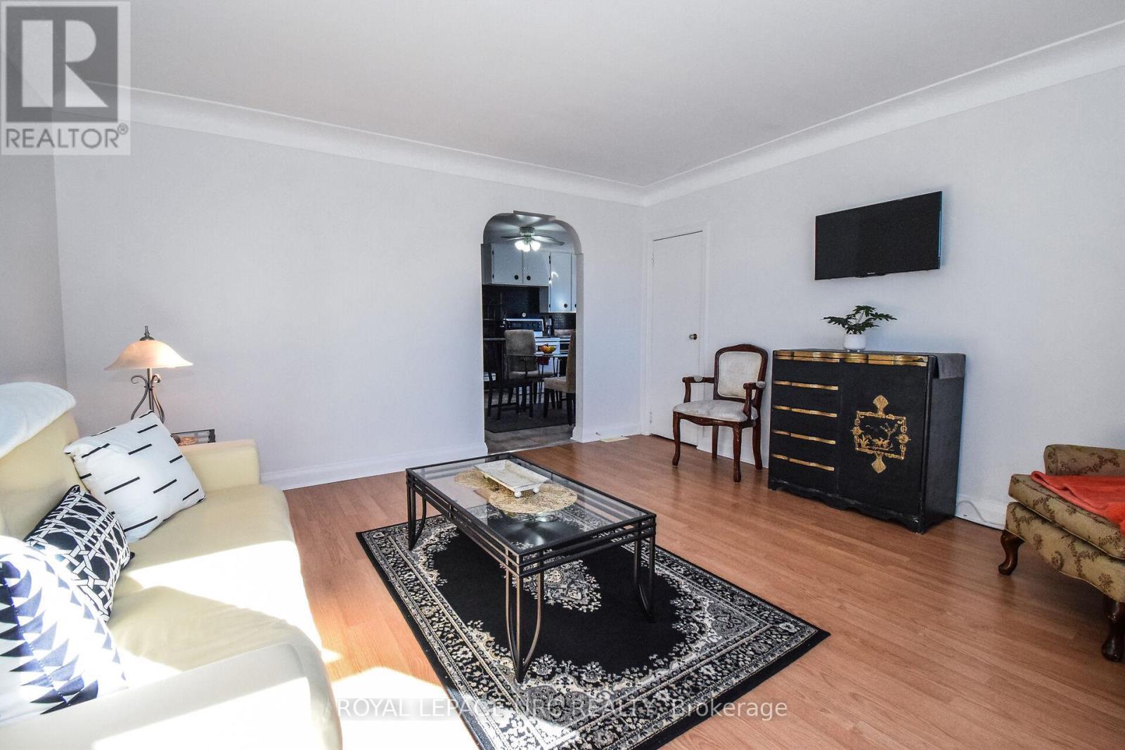 












5367 KITCHENER STREET

,
Niagara Falls (Clifton Hill),




Ontario
L2G1B6

