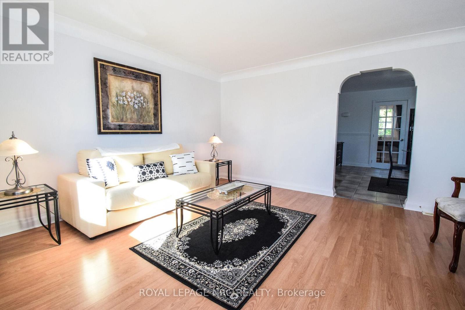 












5367 KITCHENER STREET

,
Niagara Falls (Clifton Hill),




Ontario
L2G1B6

