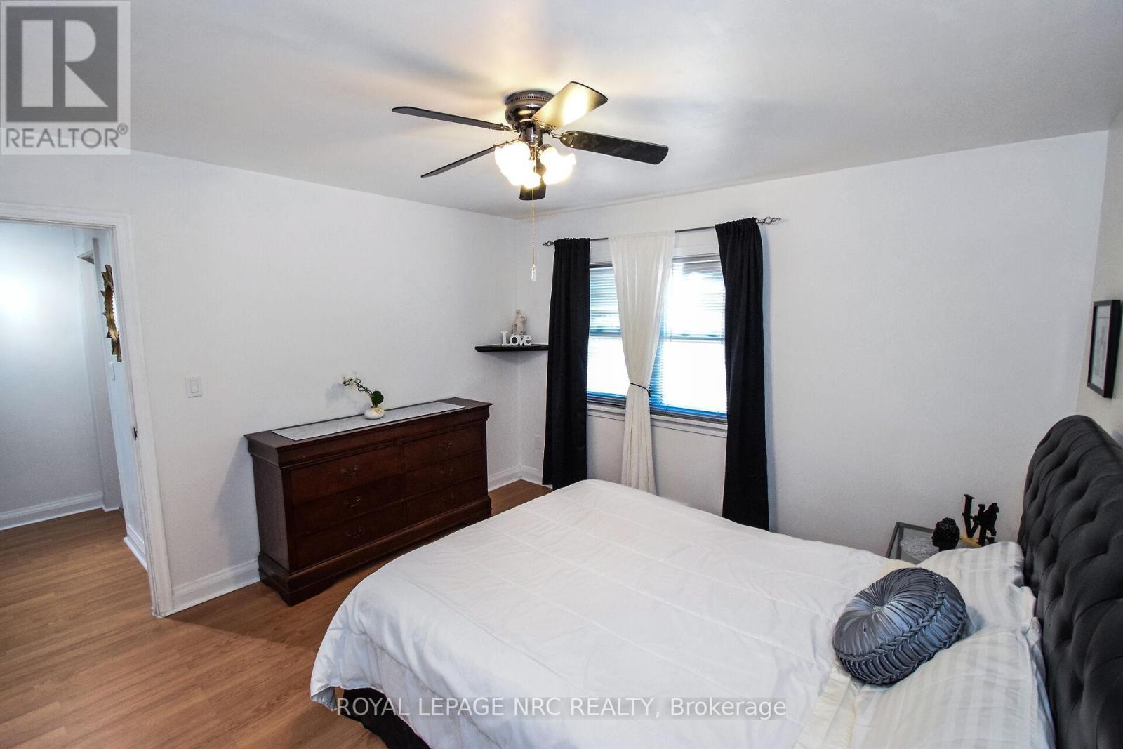 












5367 KITCHENER STREET

,
Niagara Falls (Clifton Hill),




Ontario
L2G1B6

