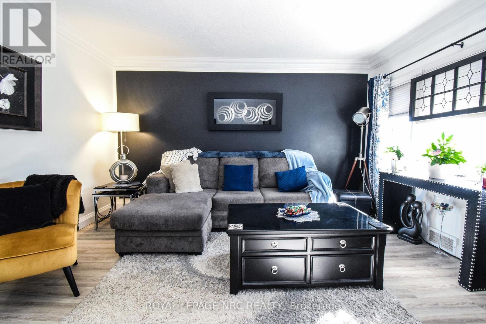 












5367 KITCHENER STREET

,
Niagara Falls (Clifton Hill),




Ontario
L2G1B6

