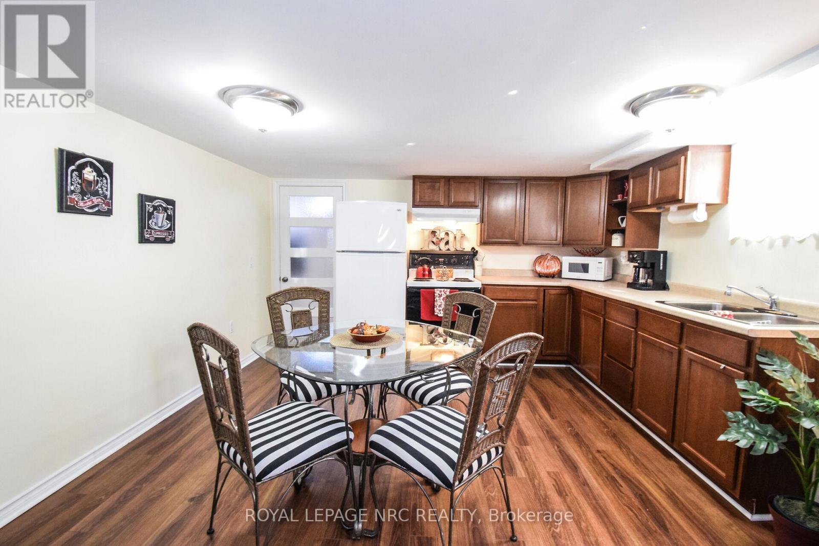 












5367 KITCHENER STREET

,
Niagara Falls (Clifton Hill),




Ontario
L2G1B6

