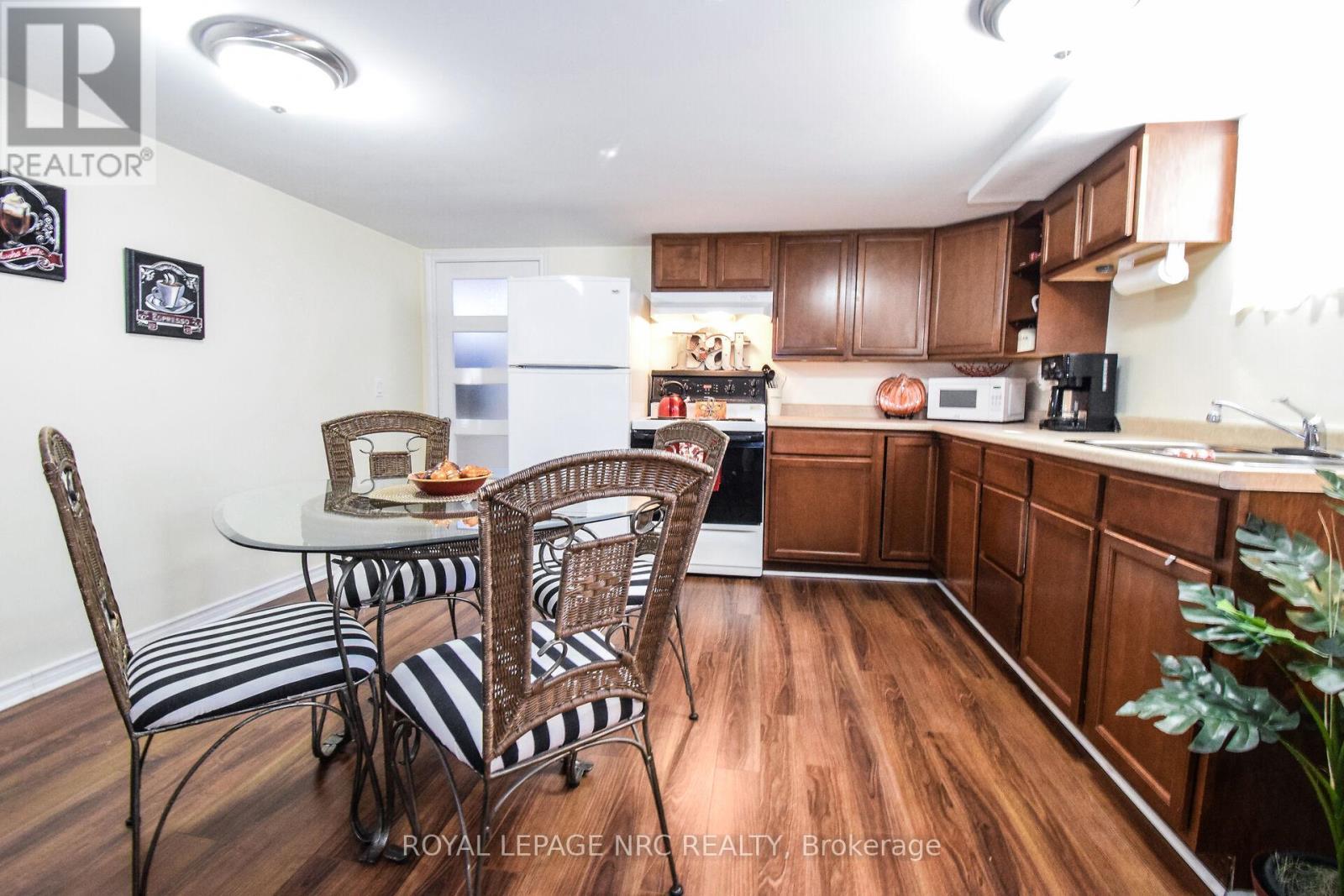 












5367 KITCHENER STREET

,
Niagara Falls (Clifton Hill),




Ontario
L2G1B6

