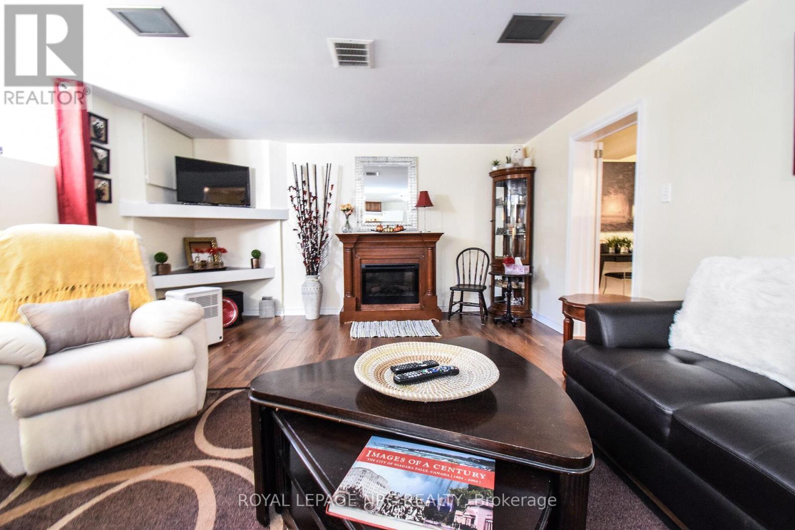 












5367 KITCHENER STREET

,
Niagara Falls (Clifton Hill),




Ontario
L2G1B6

