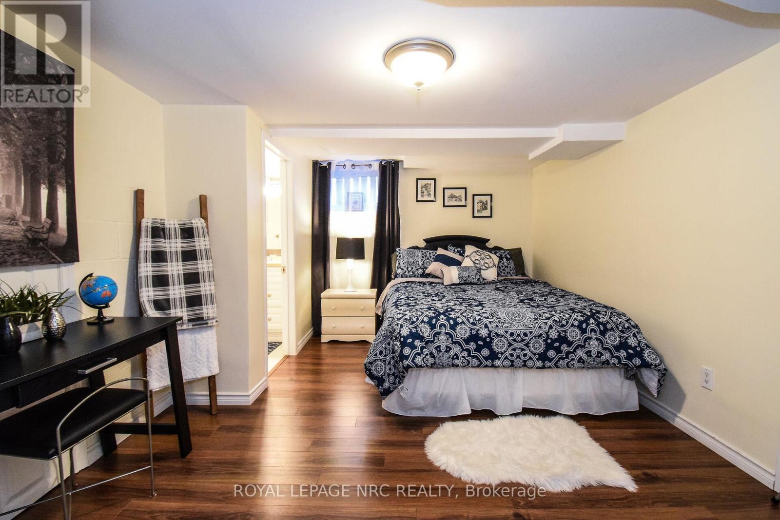 












5367 KITCHENER STREET

,
Niagara Falls (Clifton Hill),




Ontario
L2G1B6

