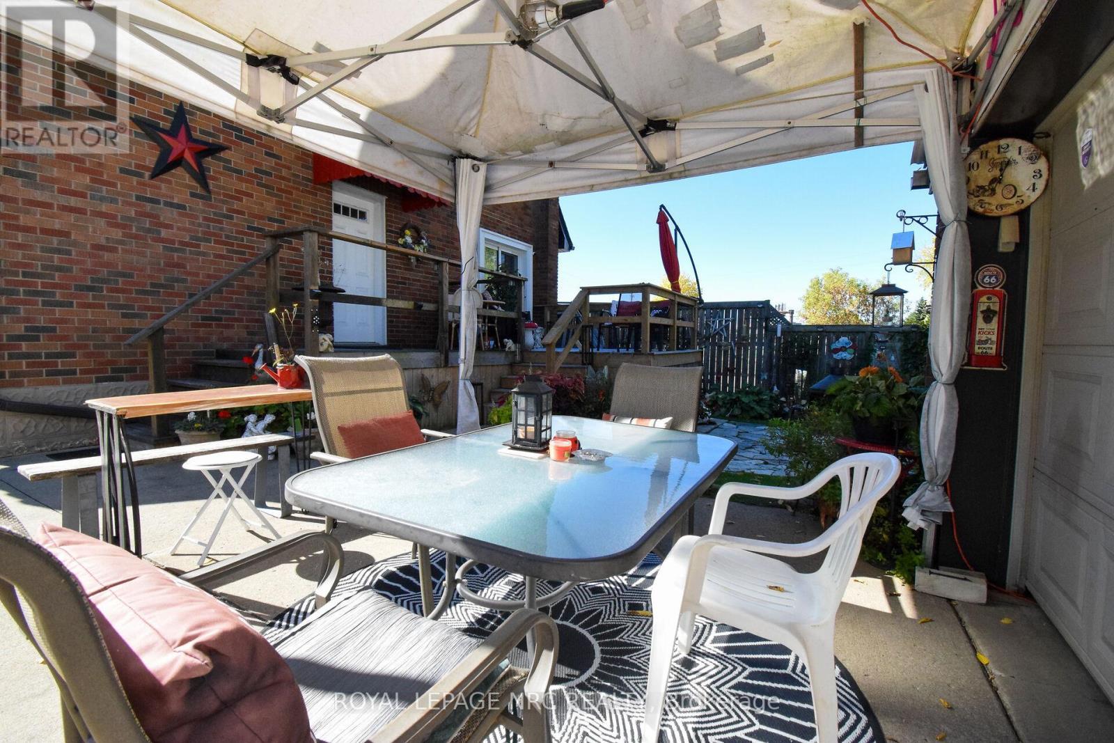 












5367 KITCHENER STREET

,
Niagara Falls (Clifton Hill),




Ontario
L2G1B6

