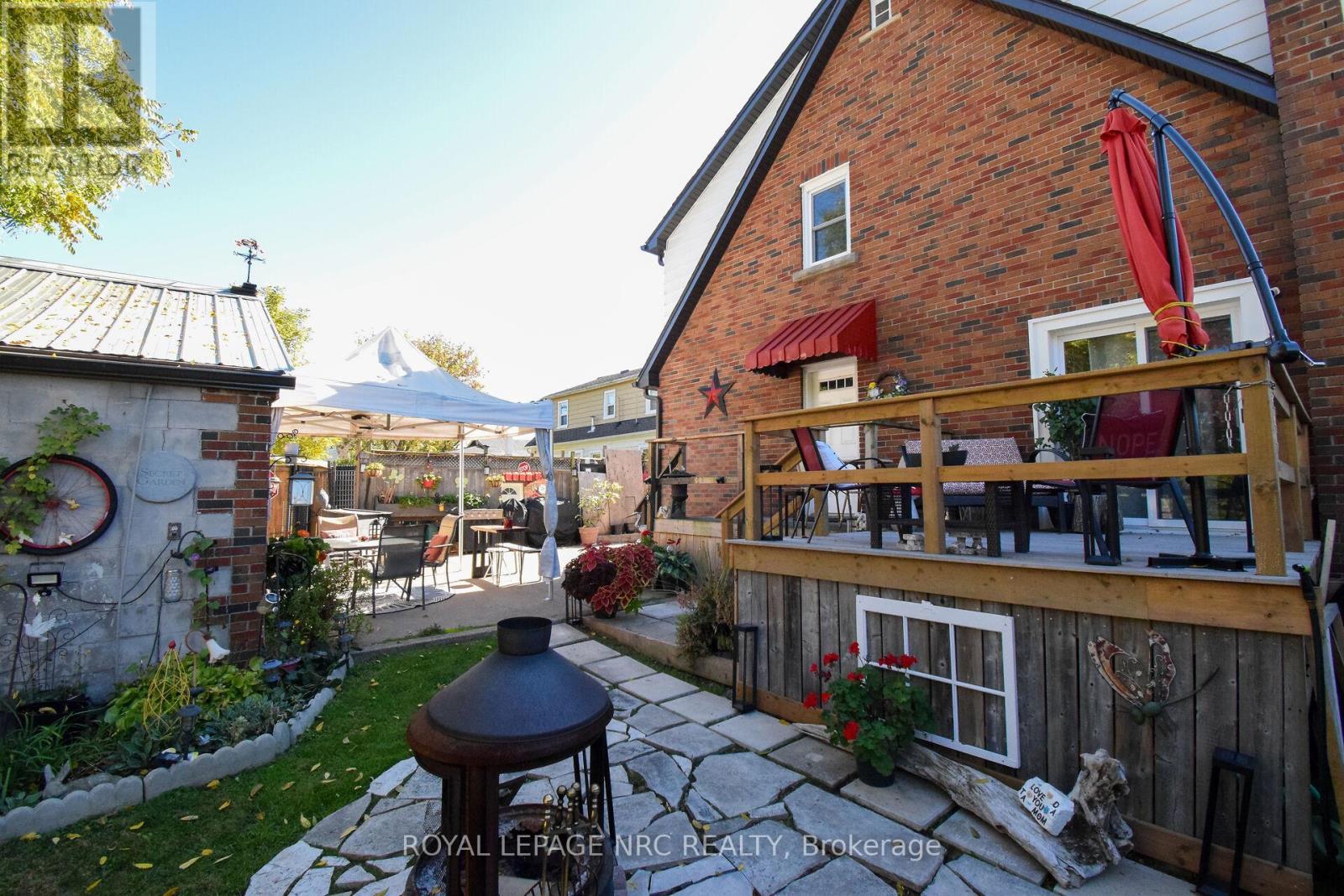 












5367 KITCHENER STREET

,
Niagara Falls (Clifton Hill),




Ontario
L2G1B6

