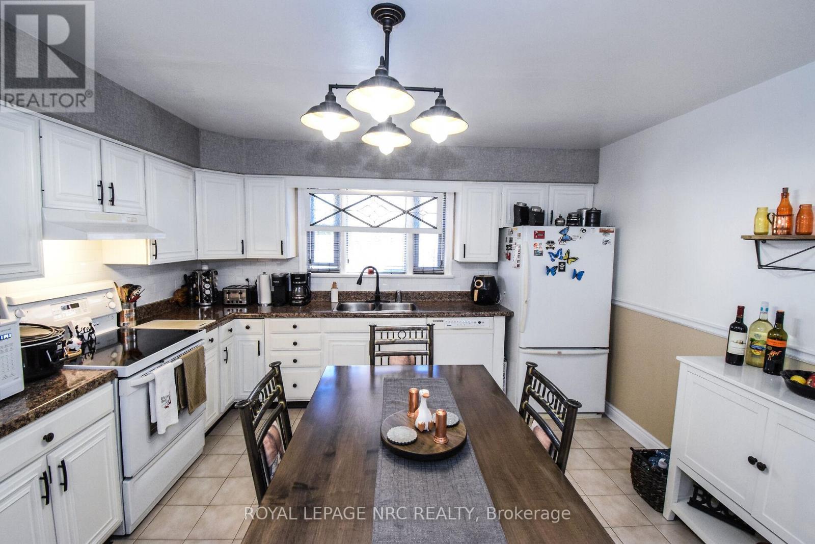 












5367 KITCHENER STREET

,
Niagara Falls (Clifton Hill),




Ontario
L2G1B6

