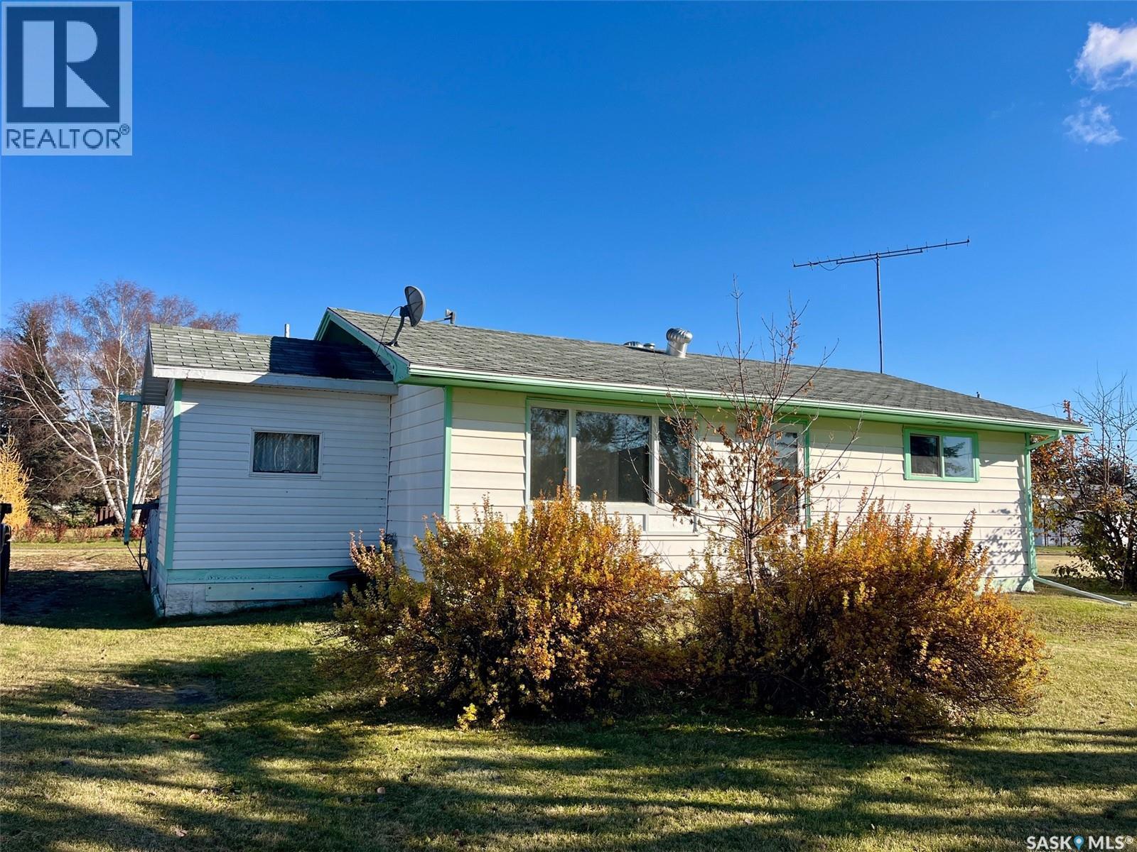 












113 1st STREET W

,
Smeaton,




Saskatchewan
S0J2J0


