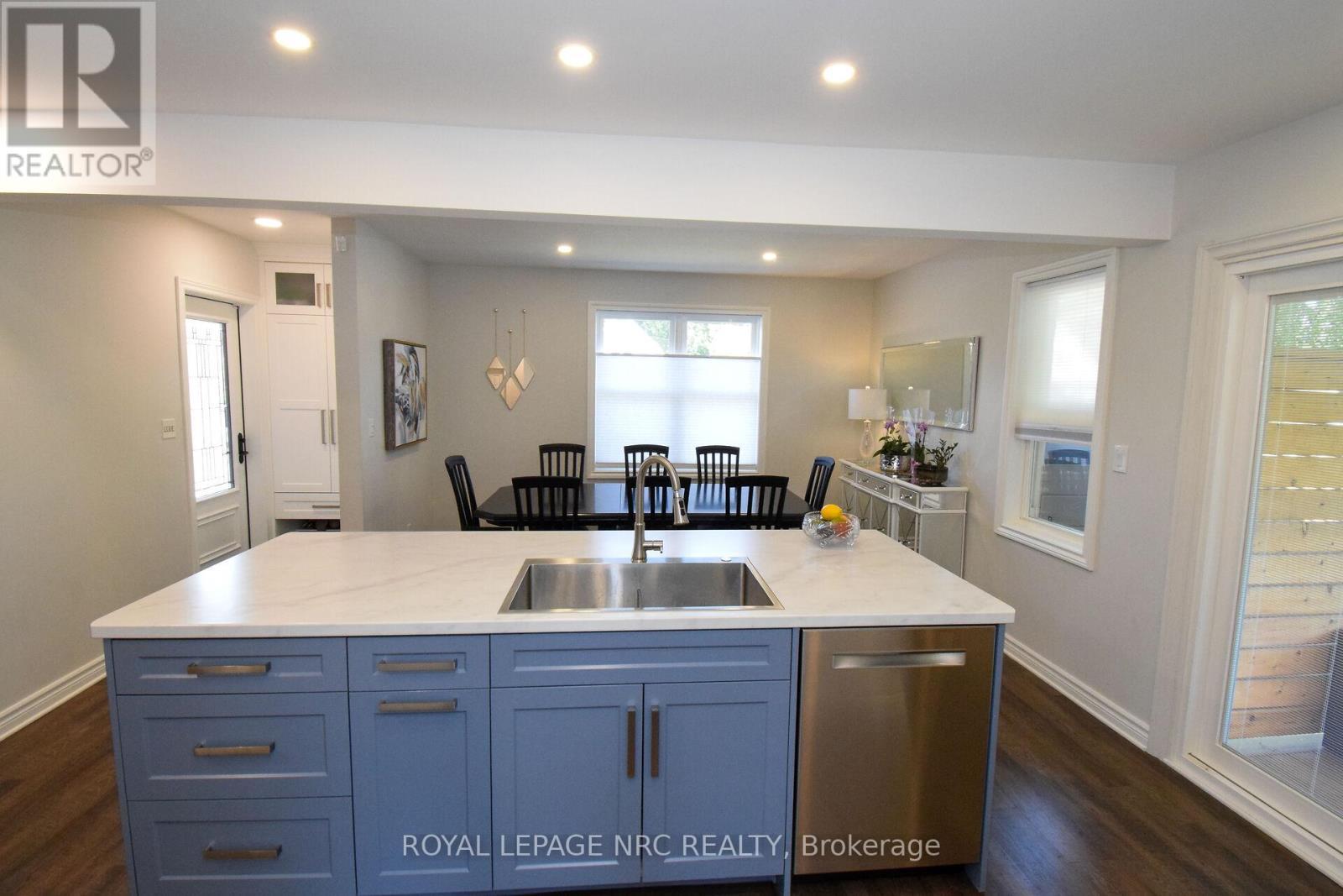 












128 HAIG STREET

,
St. Catharines (Haig),




Ontario
L2R6L2

