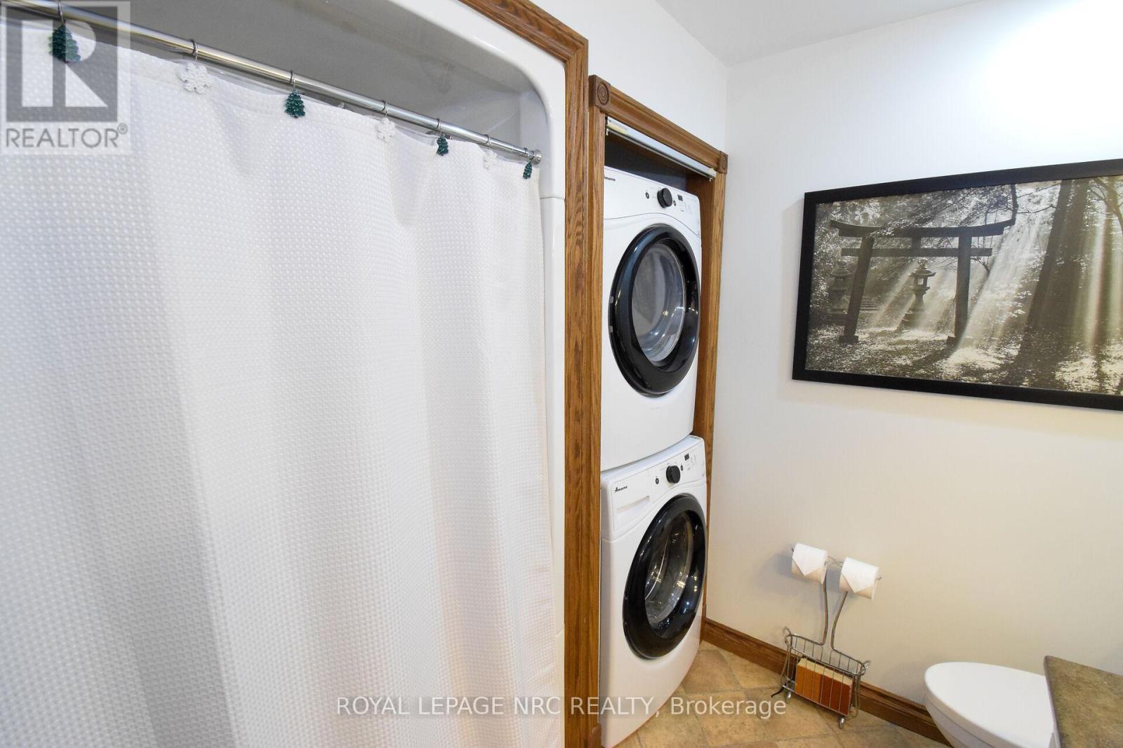 












128 HAIG STREET

,
St. Catharines (Haig),




Ontario
L2R6L2

