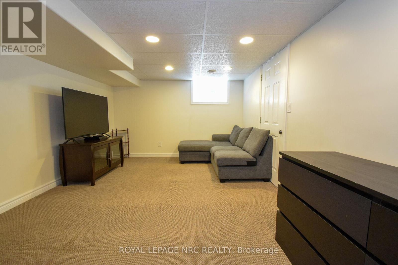 












128 HAIG STREET

,
St. Catharines (Haig),




Ontario
L2R6L2

