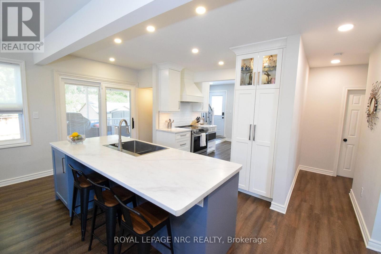 












128 HAIG STREET

,
St. Catharines (Haig),




Ontario
L2R6L2

