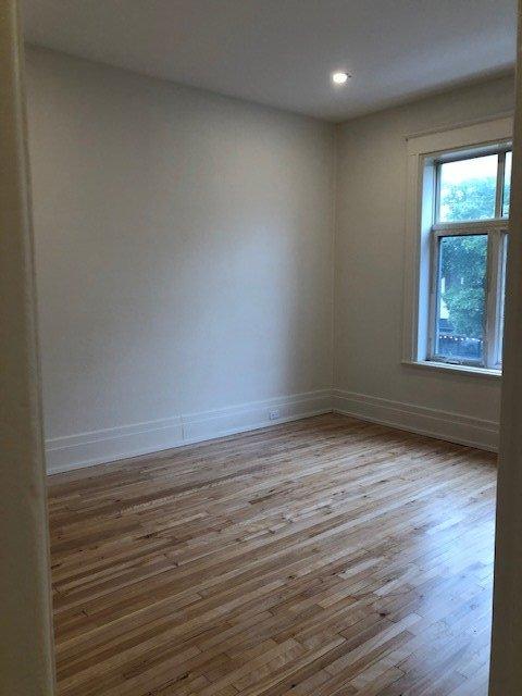 









1278


Rue Bélanger

, 2,
Montréal (Rosemont/La Petite-Patrie),




QC
H2S1H9

