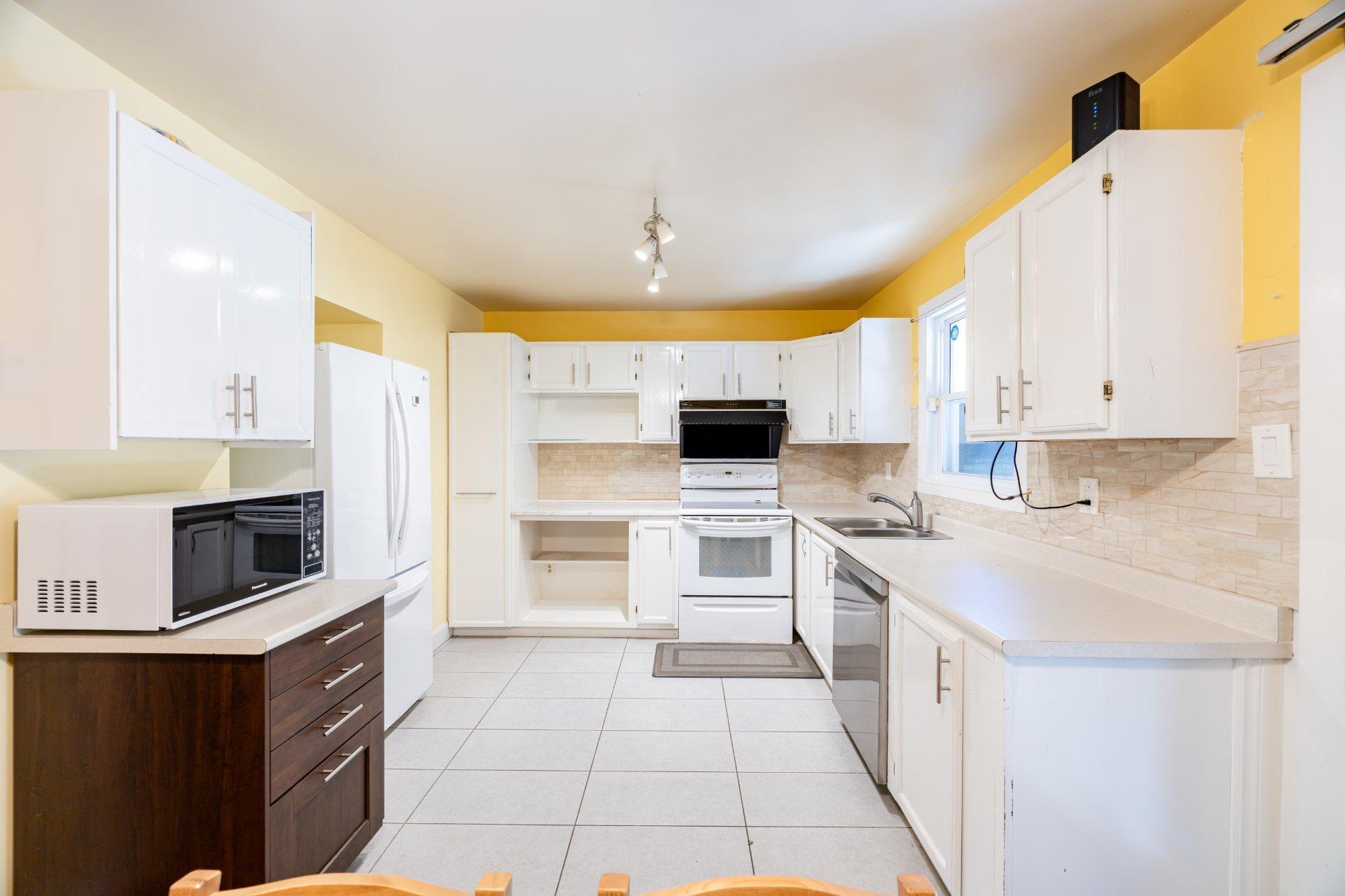 









37


Av. d'Old Post Crescent

,
Pointe-Claire,




QC
H9R5E5

