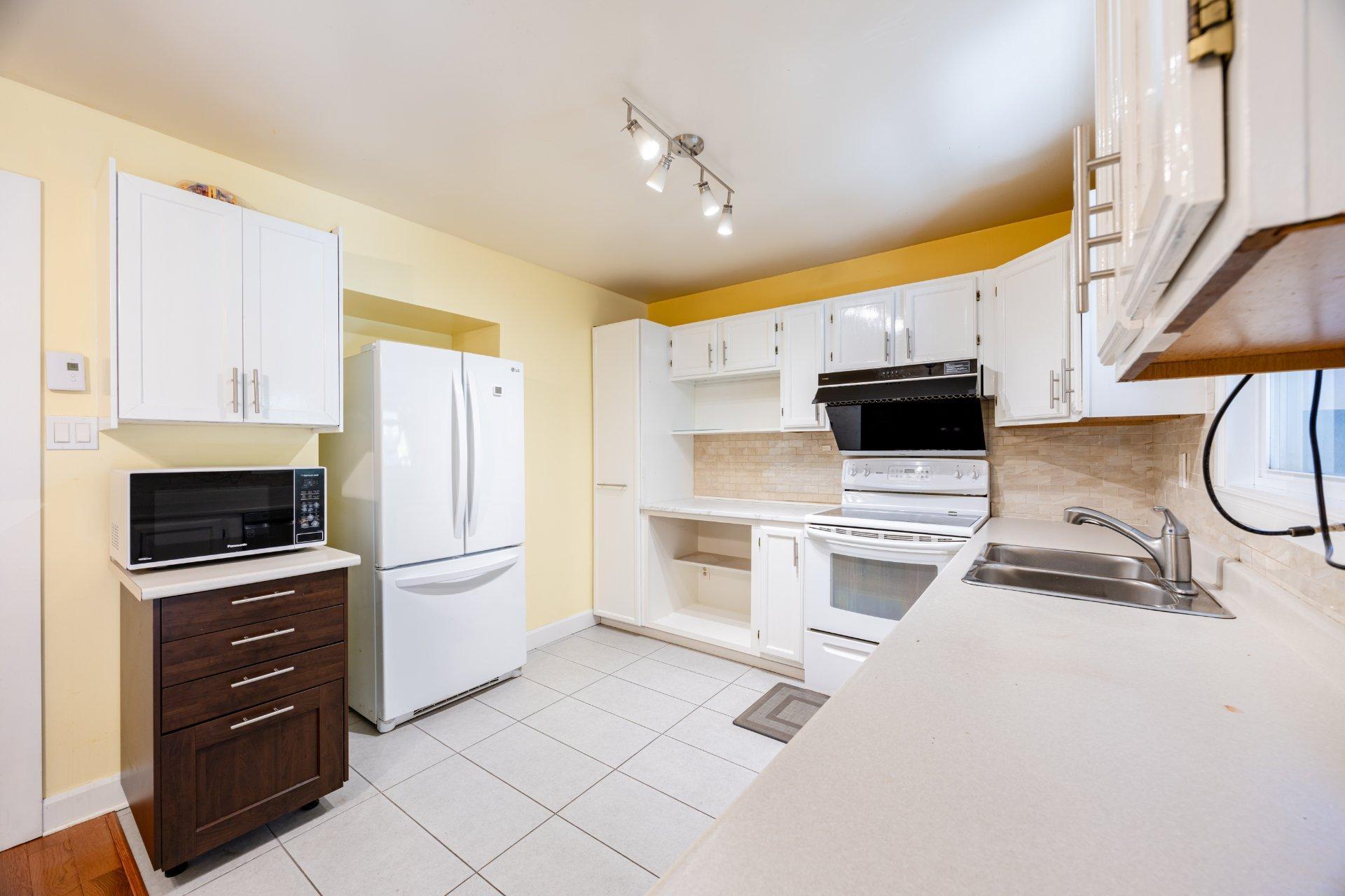 









37


Av. d'Old Post Crescent

,
Pointe-Claire,




QC
H9R5E5

