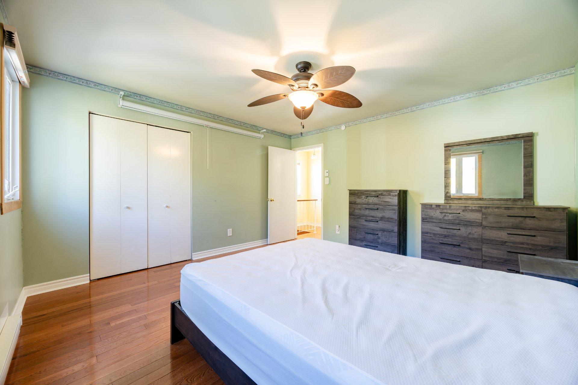 









37


Av. d'Old Post Crescent

,
Pointe-Claire,




QC
H9R5E5

