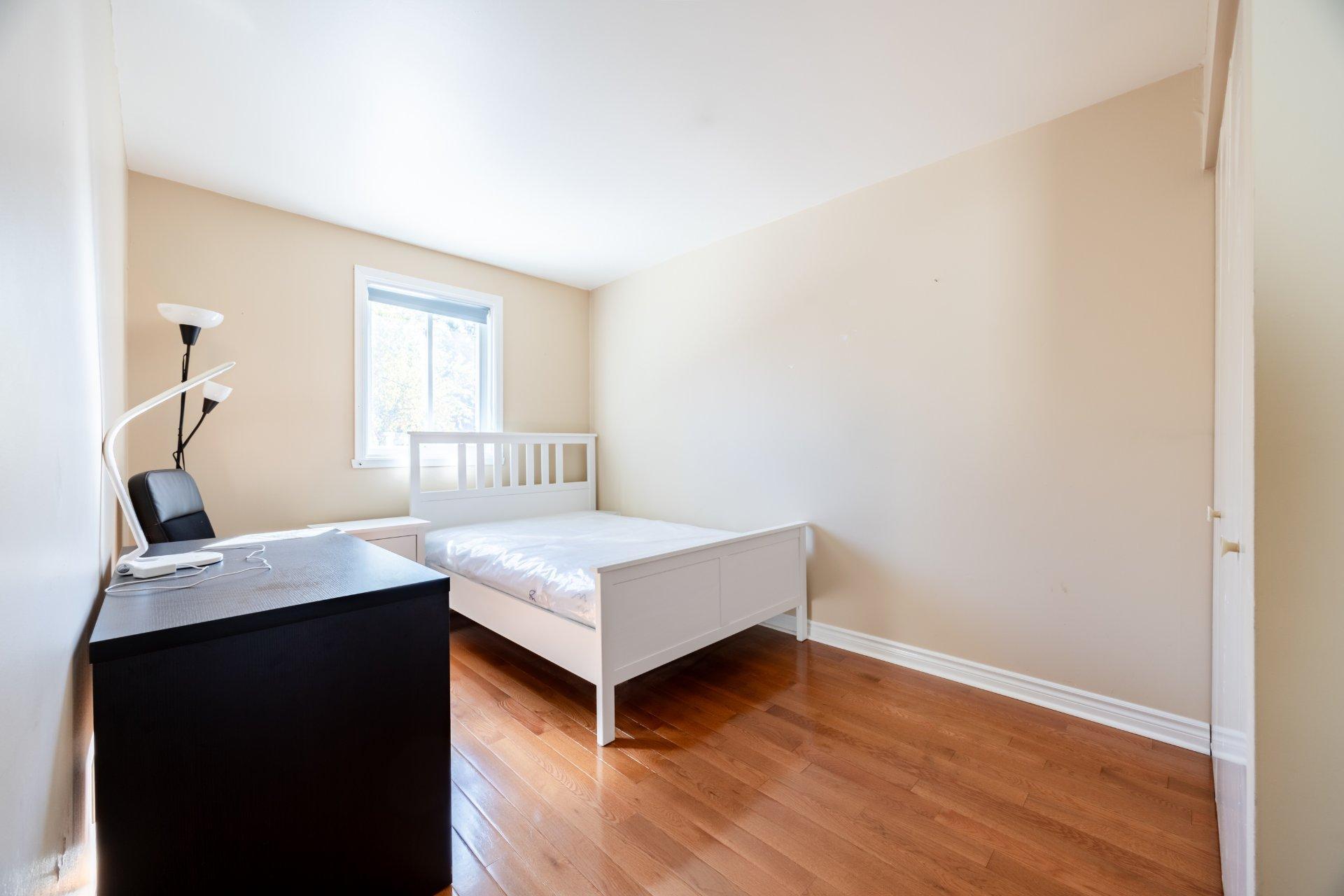 









37


Av. d'Old Post Crescent

,
Pointe-Claire,




QC
H9R5E5

