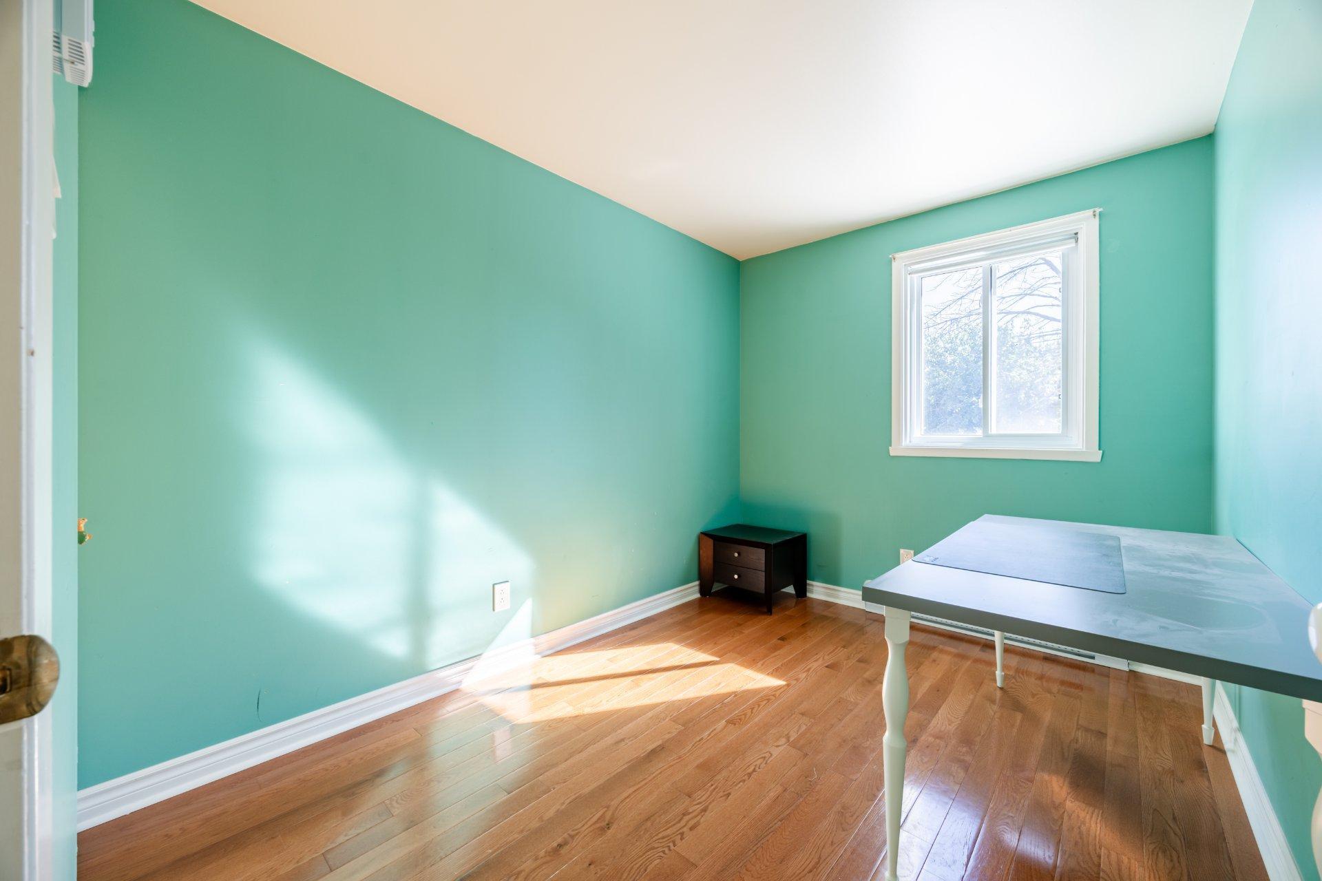 









37


Av. d'Old Post Crescent

,
Pointe-Claire,




QC
H9R5E5

