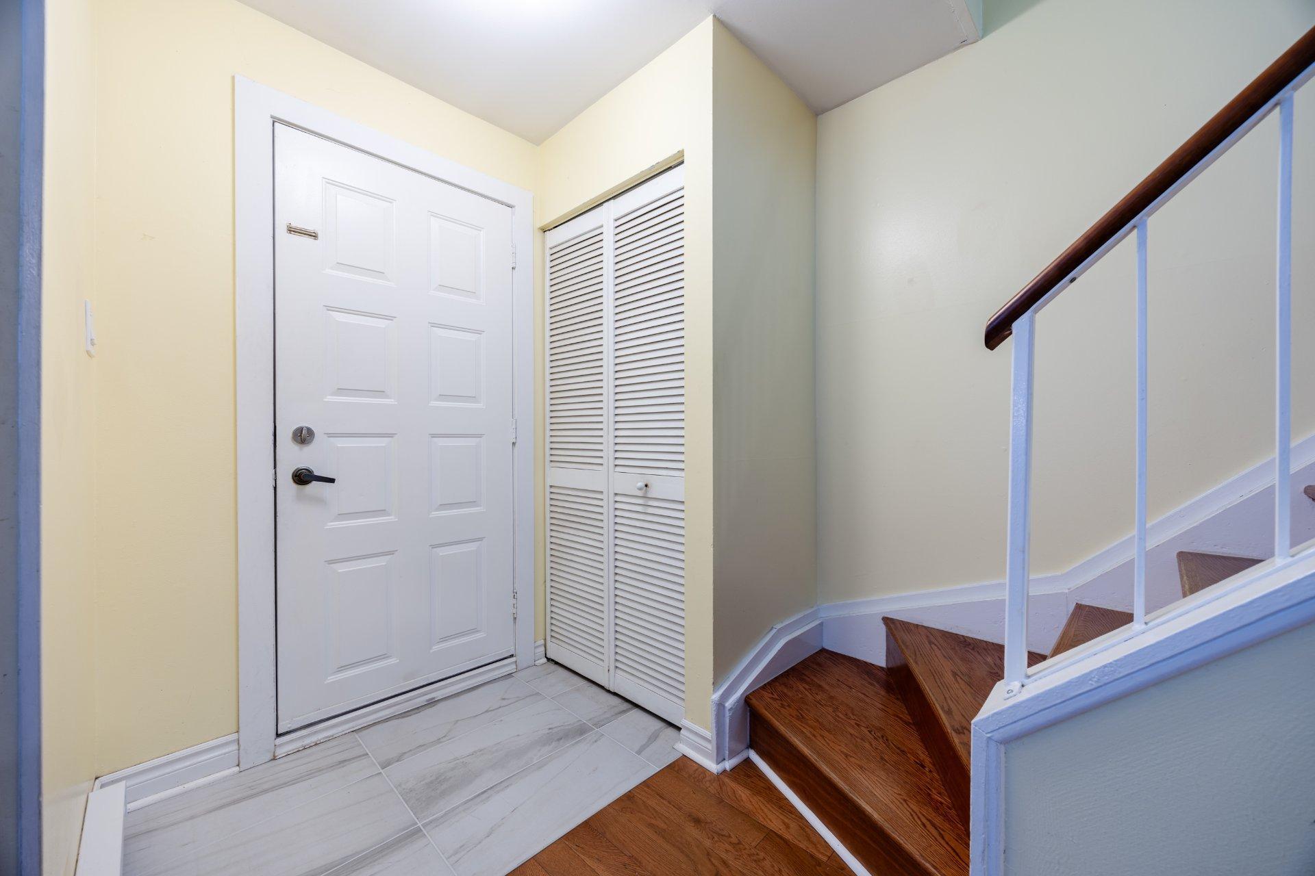 









37


Av. d'Old Post Crescent

,
Pointe-Claire,




QC
H9R5E5

