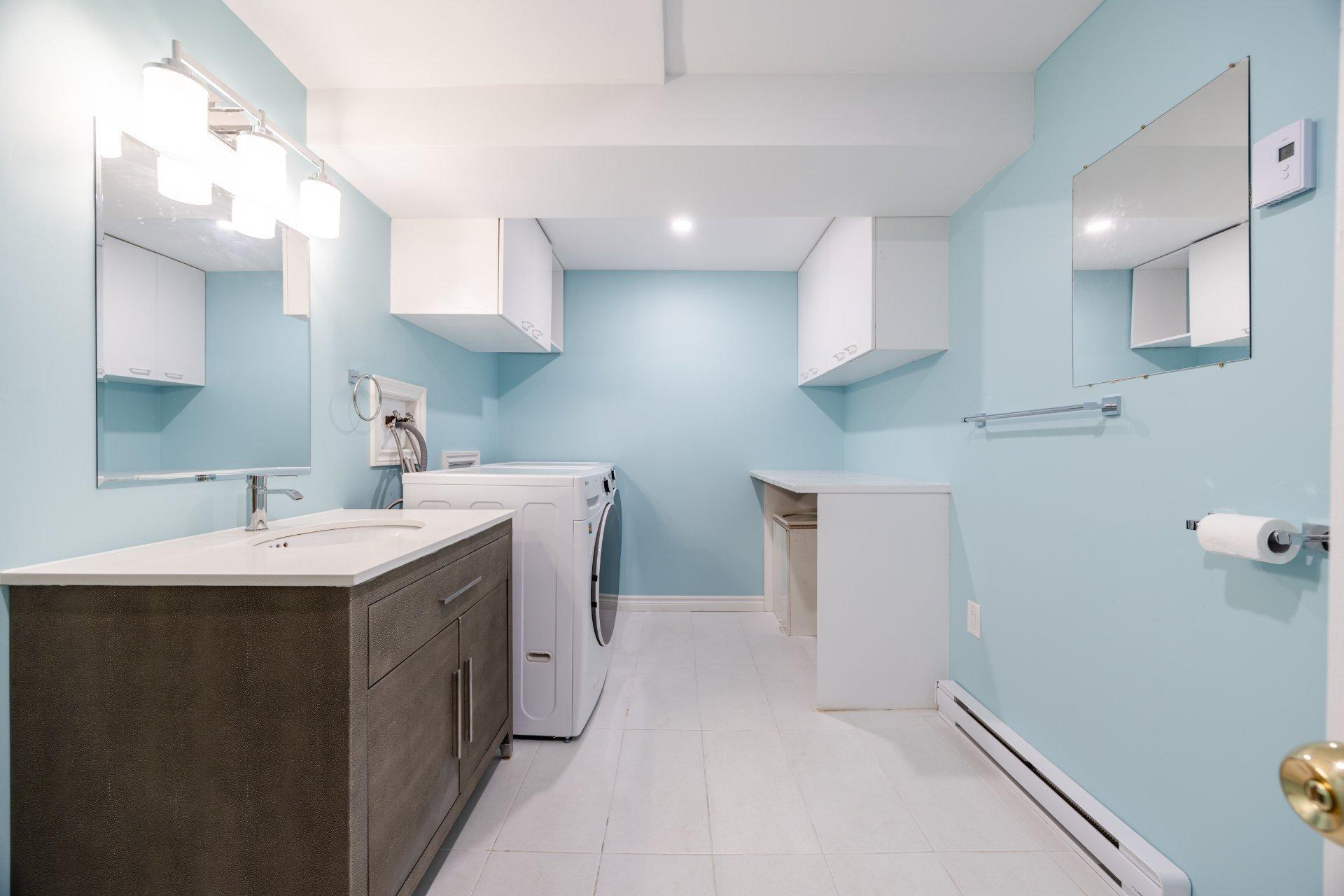 









37


Av. d'Old Post Crescent

,
Pointe-Claire,




QC
H9R5E5

