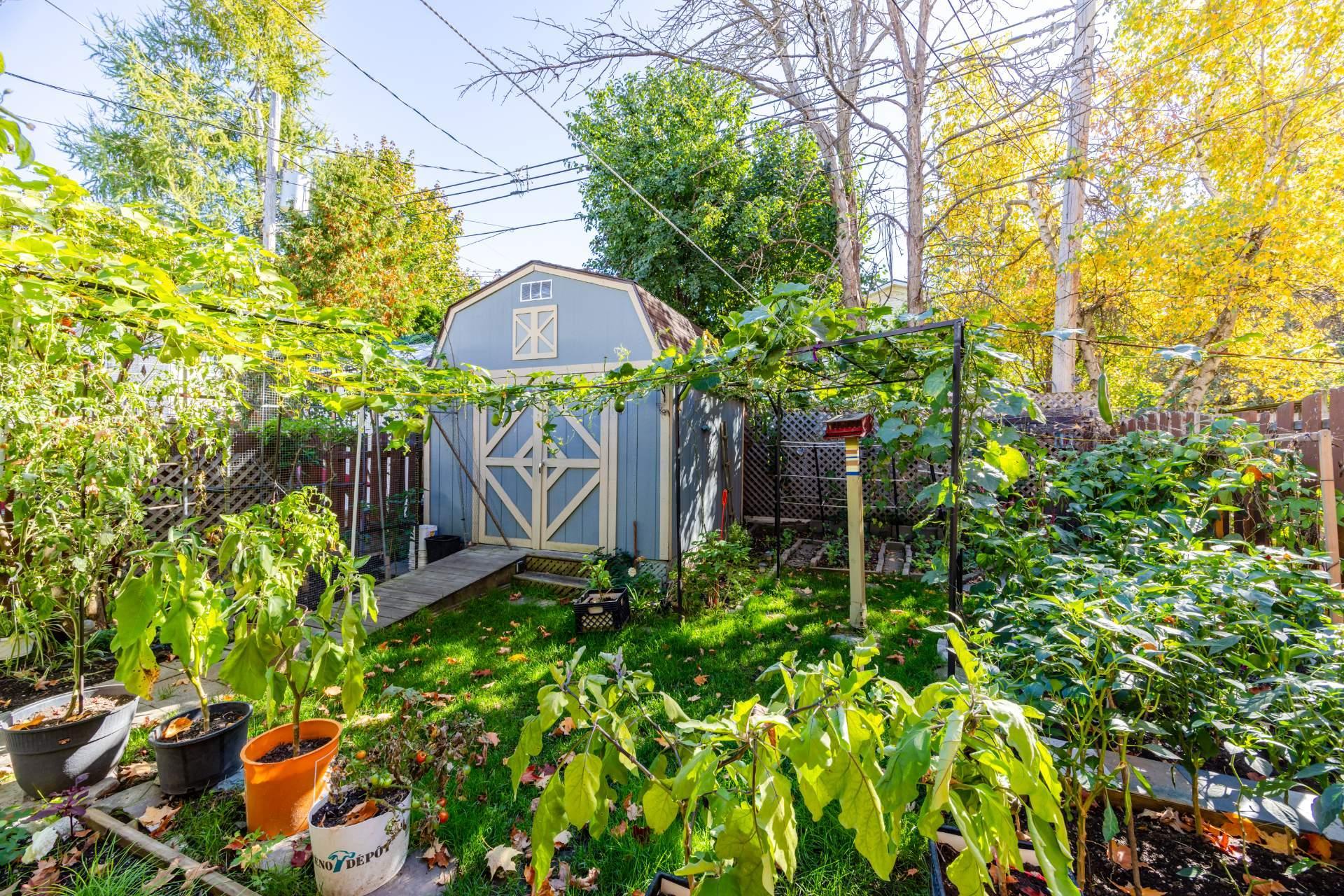 









37


Av. d'Old Post Crescent

,
Pointe-Claire,




QC
H9R5E5

