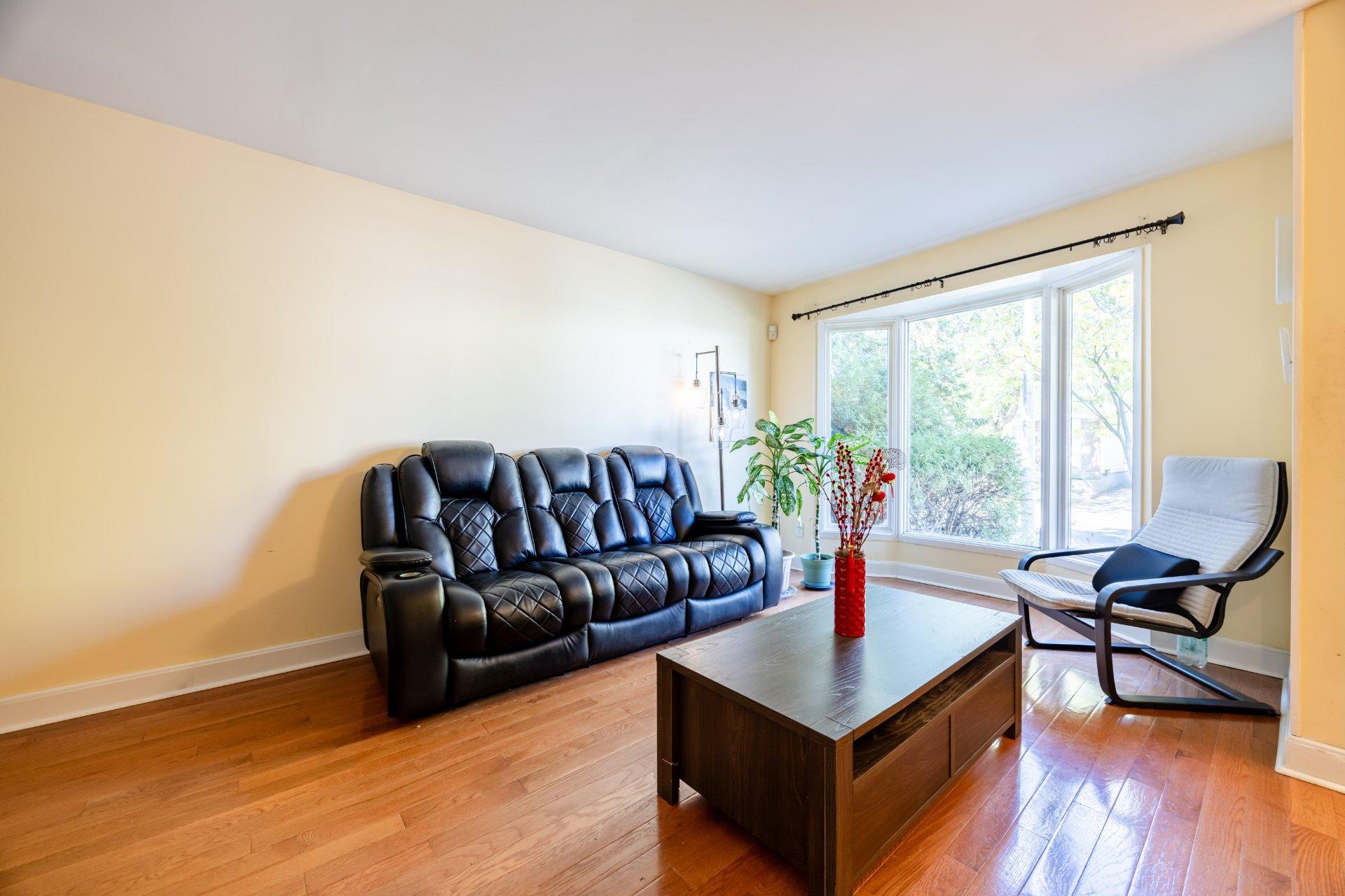 









37


Av. d'Old Post Crescent

,
Pointe-Claire,




QC
H9R5E5

