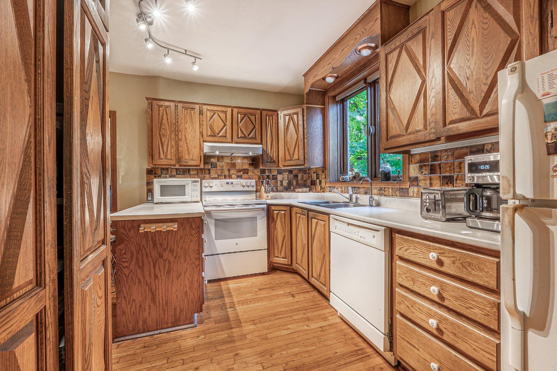 









4330


Av. de Mayfair

,
Montréal (Côte-des-Neiges/Notre-Dame-de-Grâce),




QC
H4B2E3

